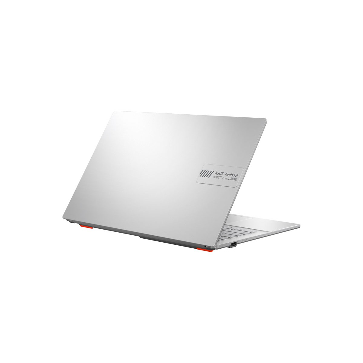 Alt kenarında kırmızı vurgular bulunan gümüş renkli ASUS Vivobook dizüstü bilgisayar.