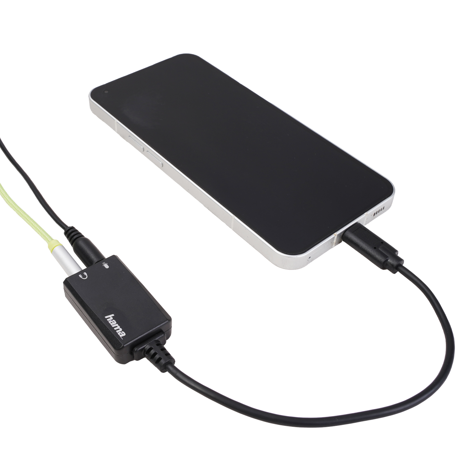 Ein Smartphone ist mit einem schwarzen Audiokonverter verbunden, der über Kabel verbunden ist.