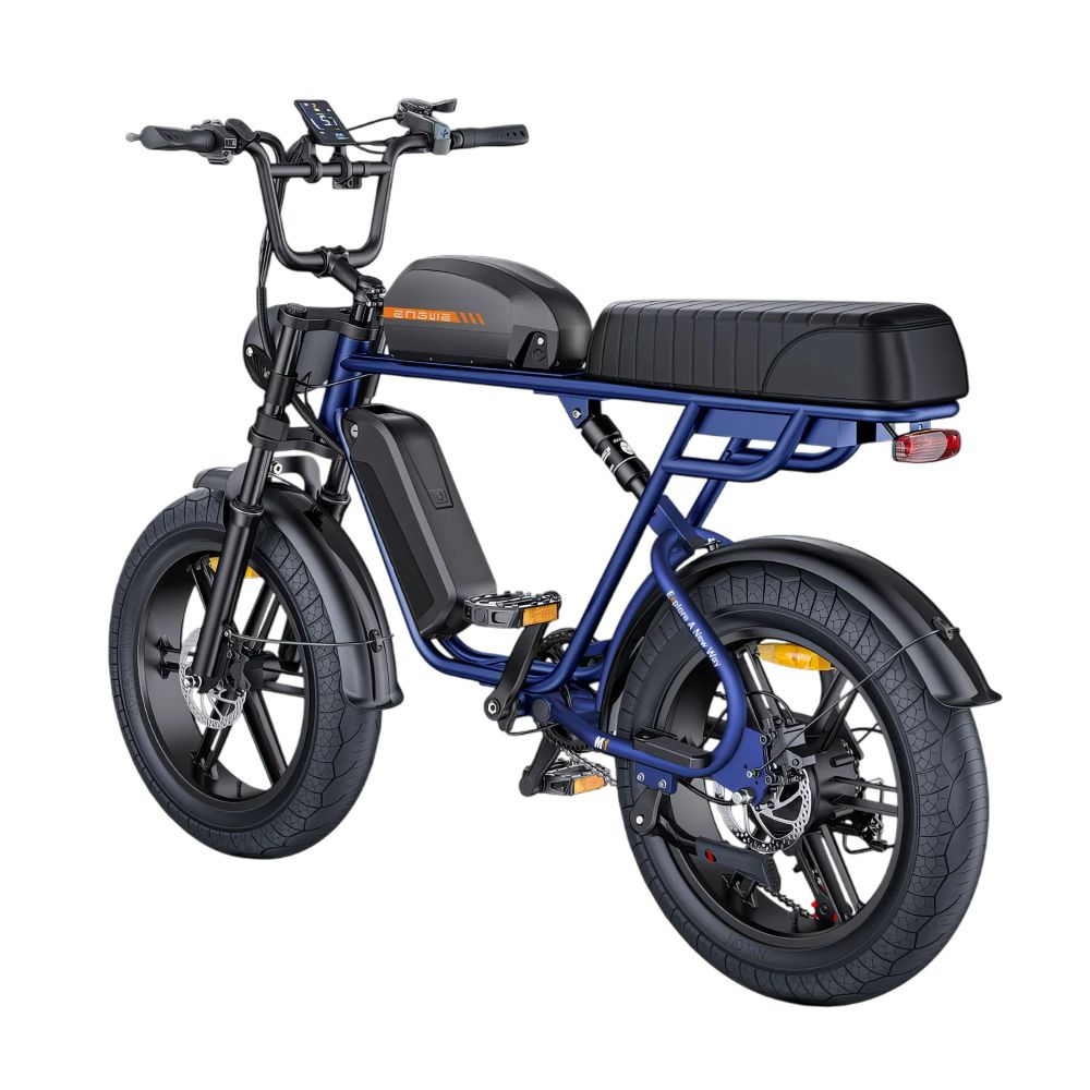Una bicicleta eléctrica azul con neumáticos, asiento y manillar negros, sobre fondo blanco.