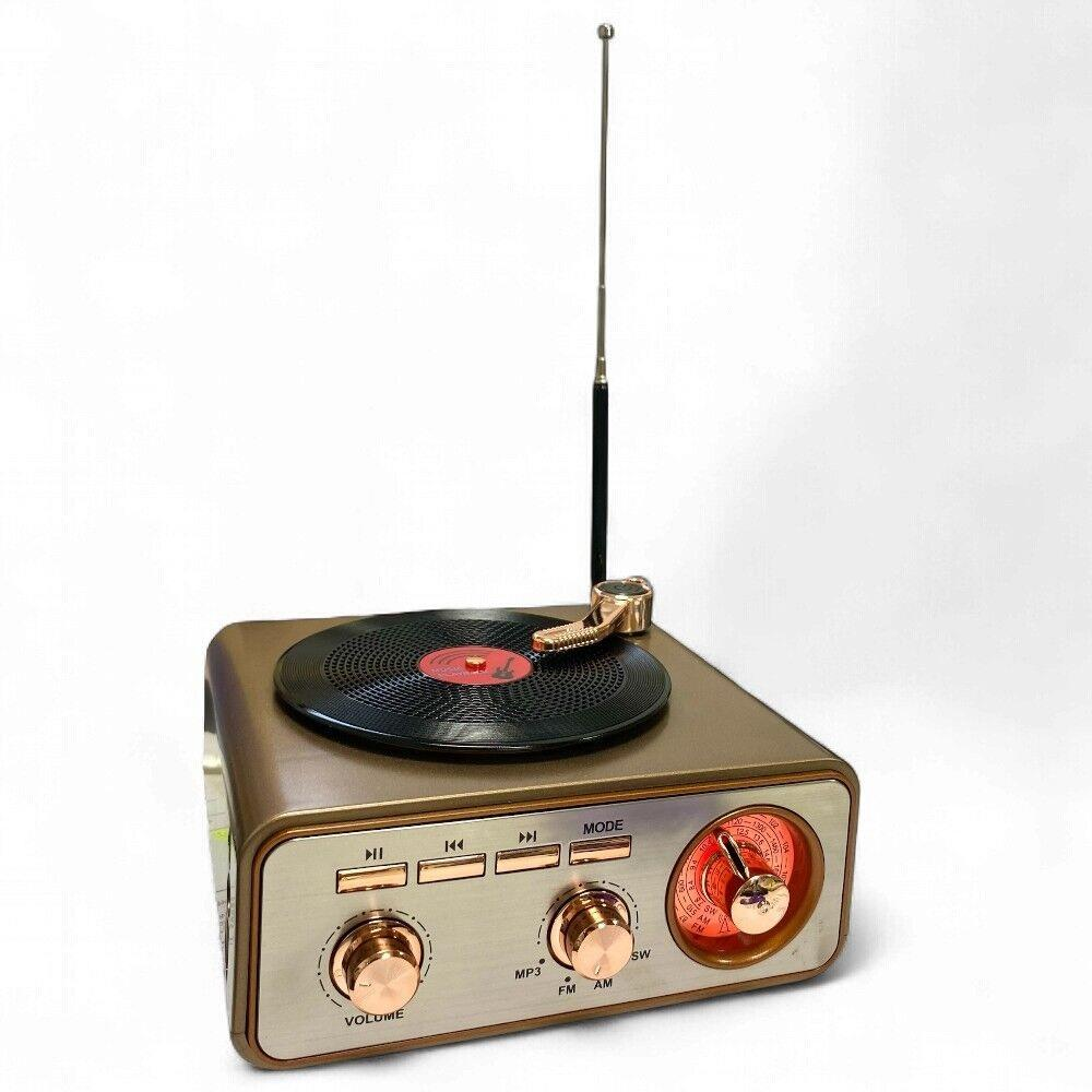 Altın kahverengi pikap, radyo, anten ve vinil plaklı.
