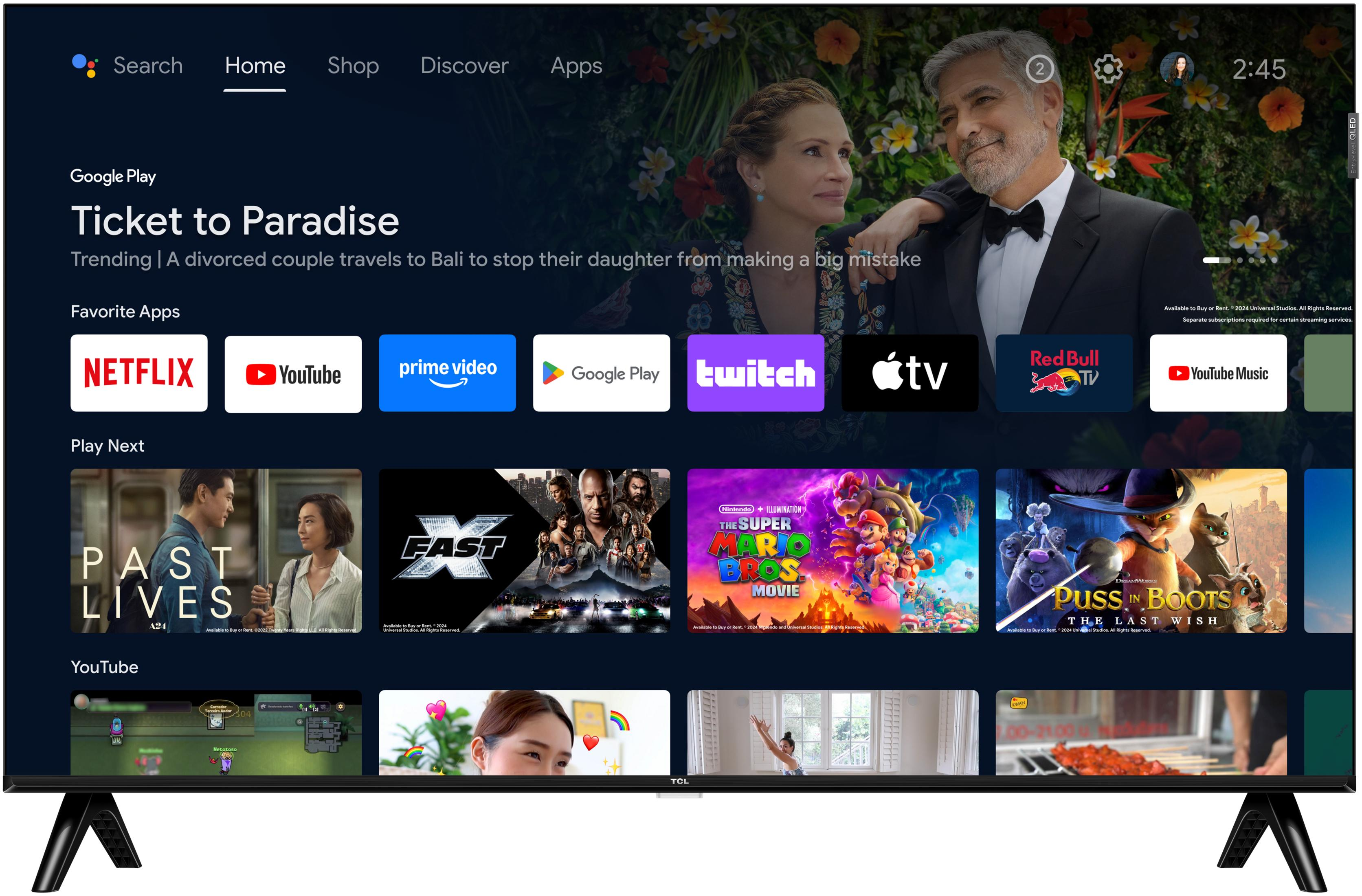 Ekran główny Smart TV z filmami, aplikacjami i zegarem. George Clooney i Julia Roberts w tle.