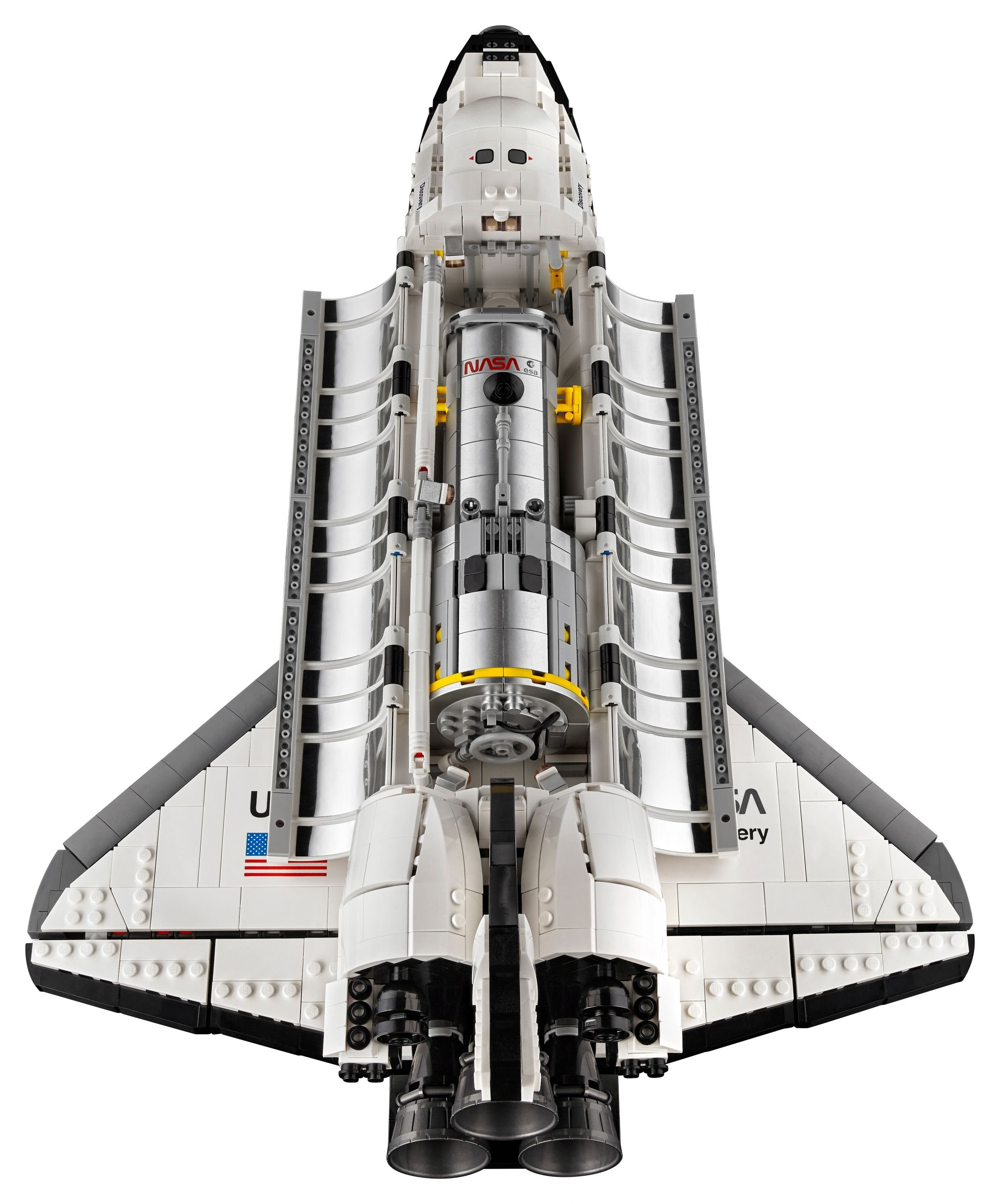 Ein detailliertes Lego-Modell des Space Shuttles Discovery mit NASA-Logo.