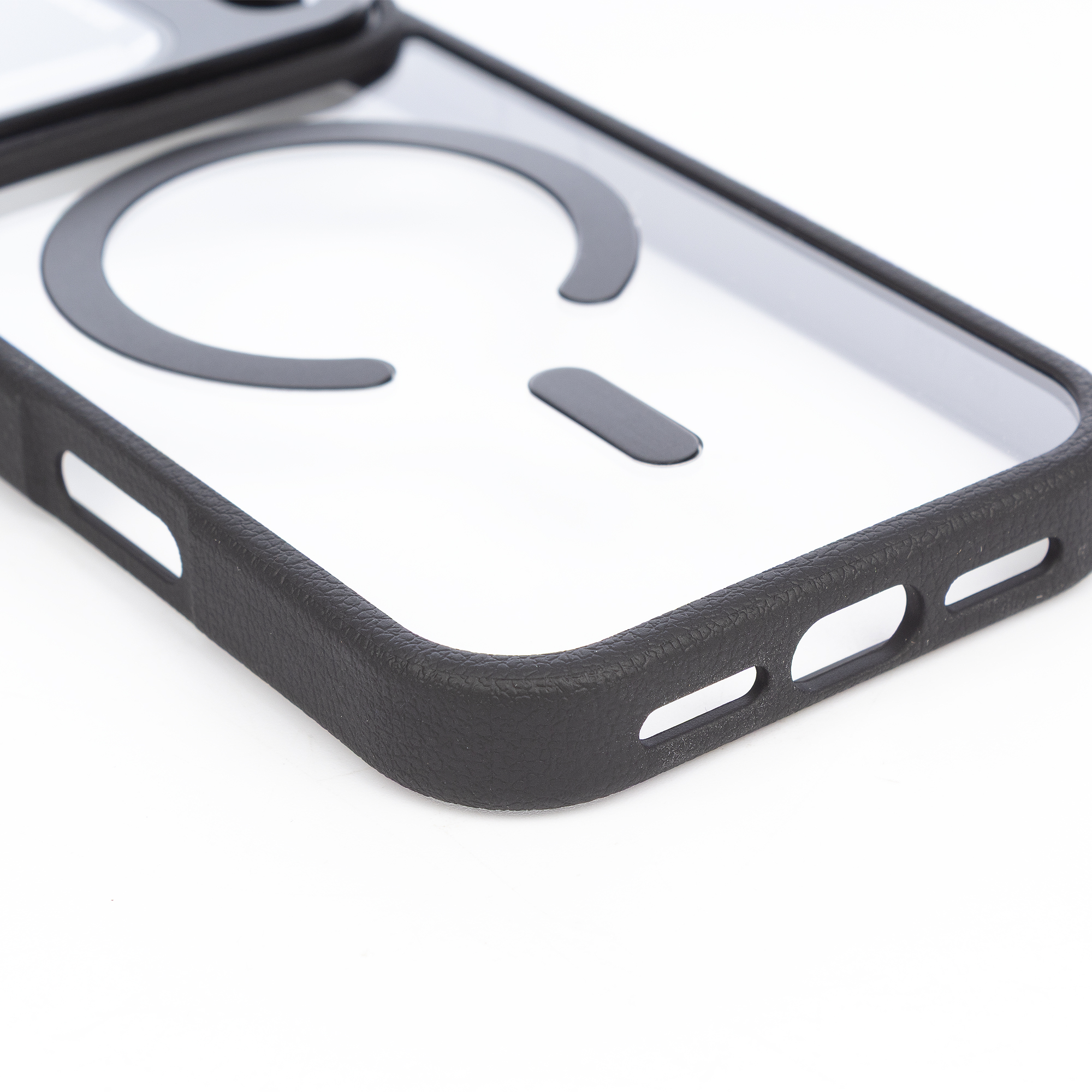 Custodia trasparente per telefono con bordo nero e cerchio magnetico.