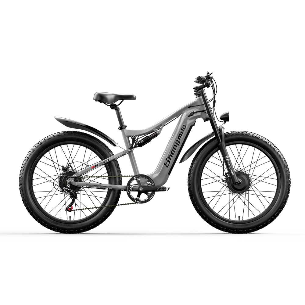 Ein graues Shengmilo E-Bike mit dicken Reifen, Vollfederung und Schutzblechen.