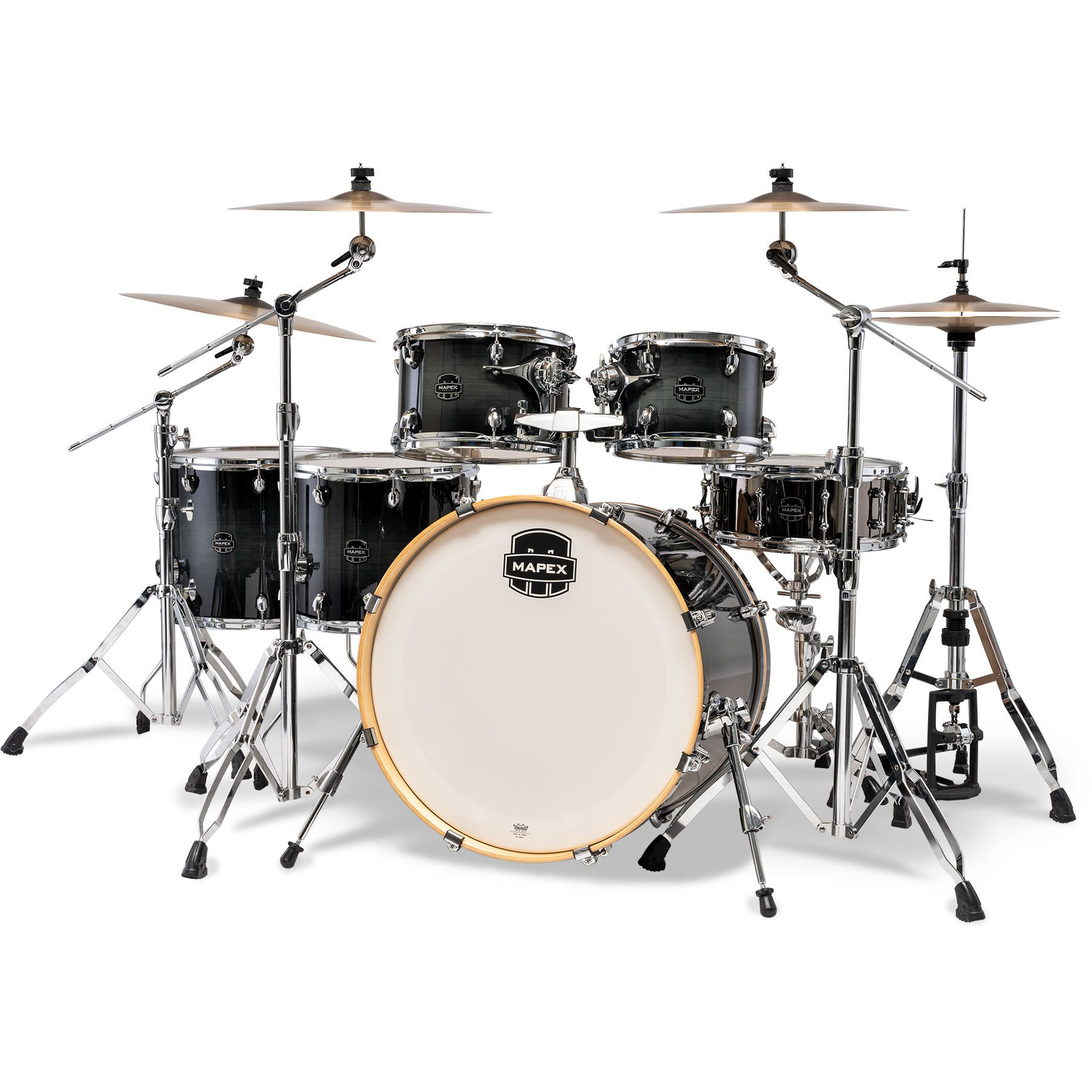 Krom donanım ve zil içeren koyu renk Mapex davul seti.