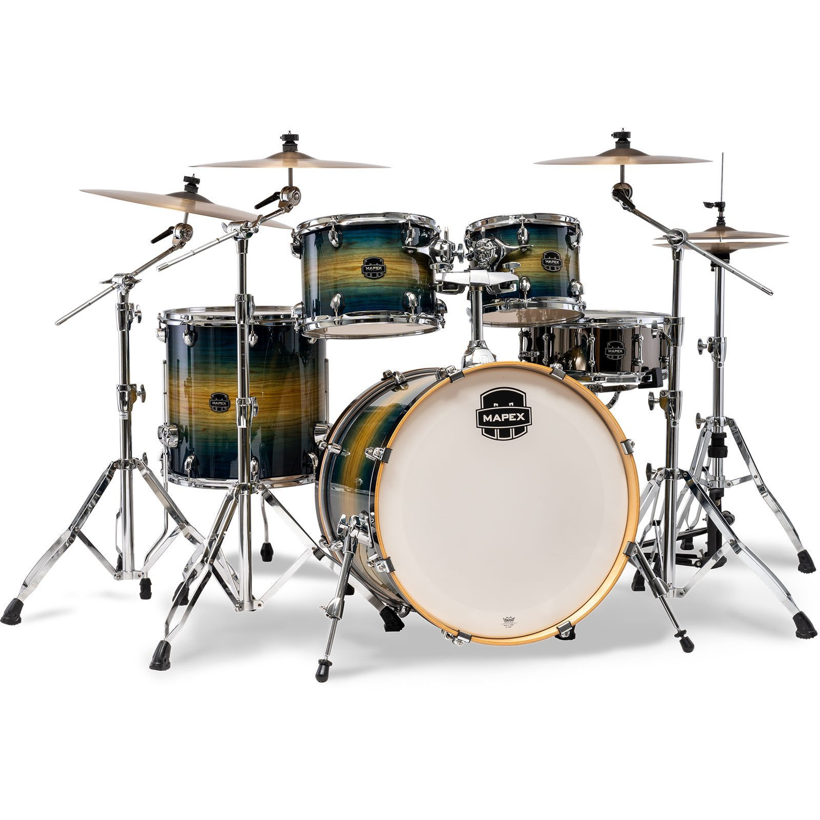 Mavi ve sarı kasalı, krom donanımlı bir Mapex bateri seti.