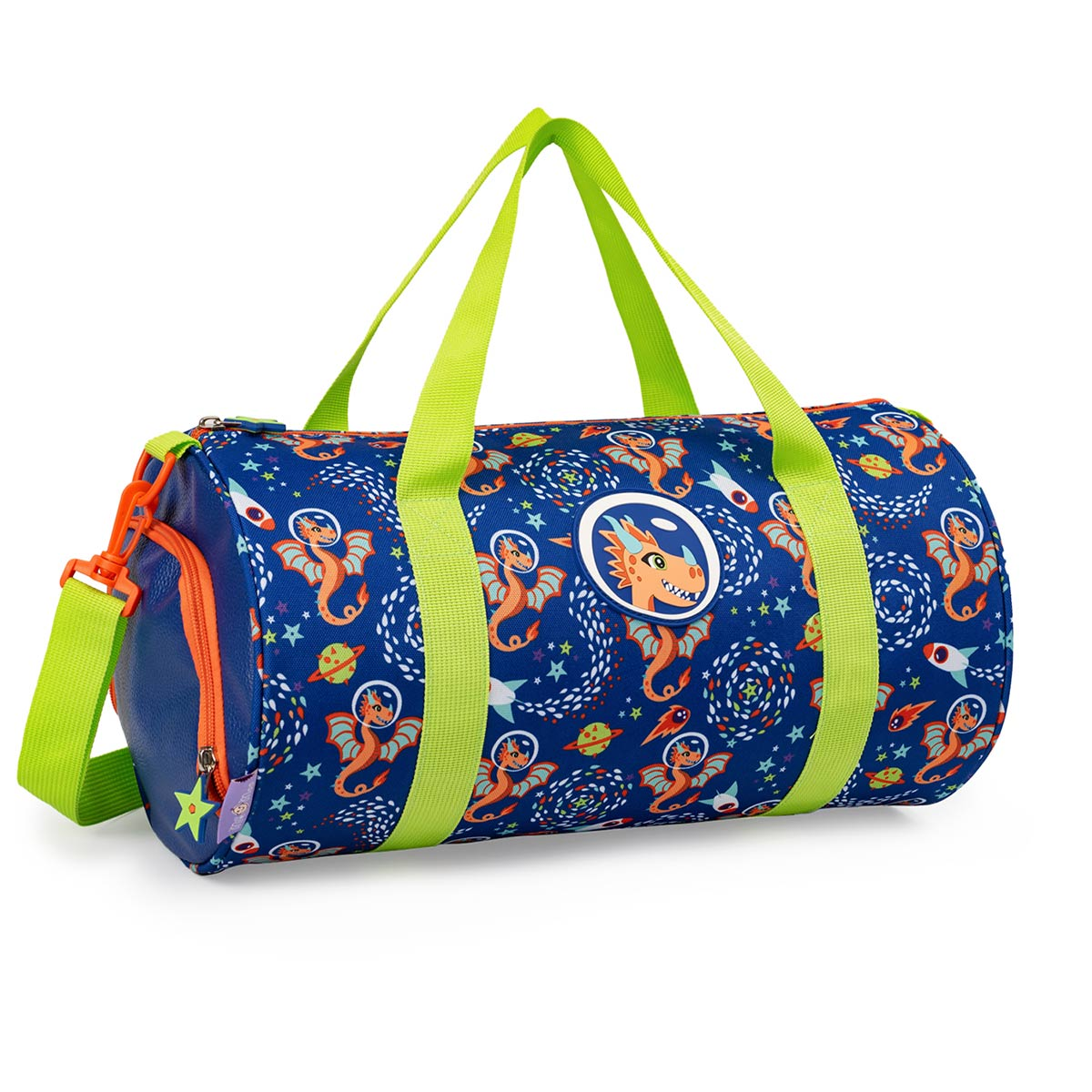Un bolso deportivo azul con estampado de dragones espaciales, asas verde lima y cremalleras naranjas.
