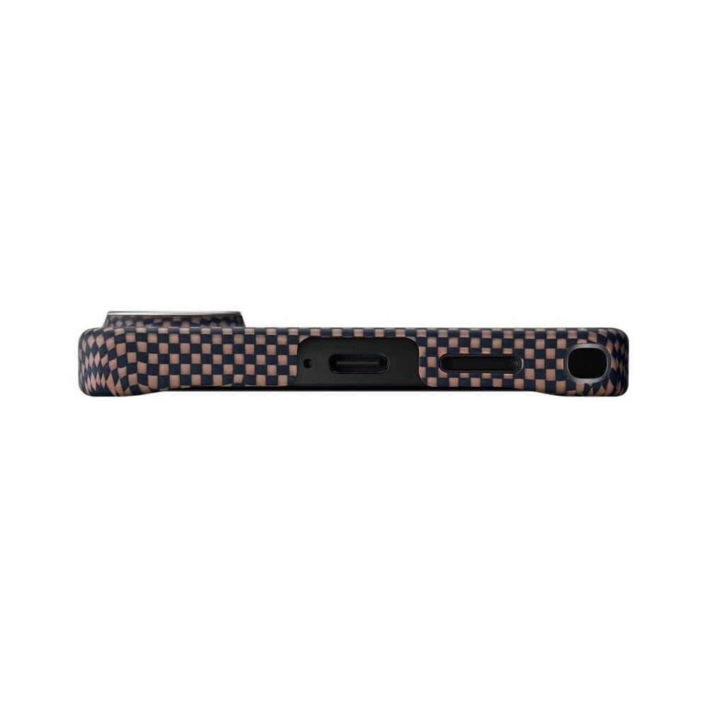 Funda de teléfono negra con patrón de tablero de ajedrez de cobre.