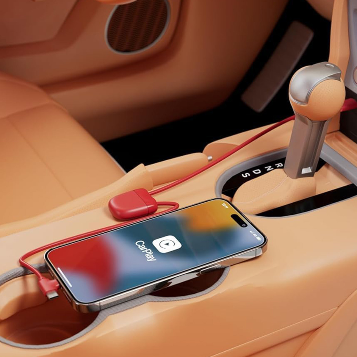 Un iPhone è collegato a una custodia AirPods rossa con un cavo rosso. Si trova in un'auto.