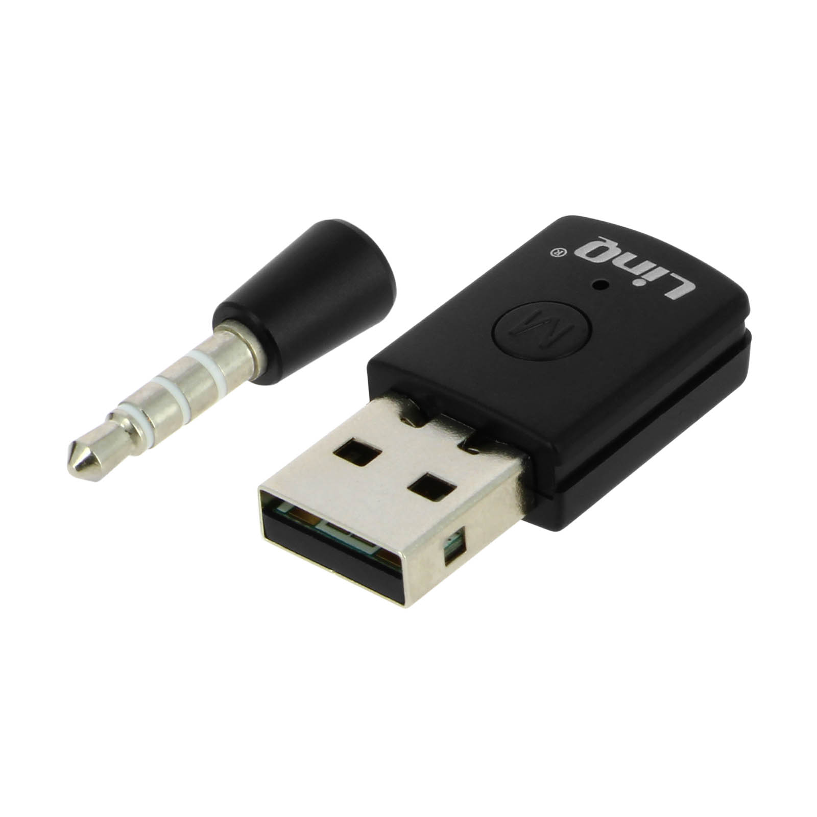 Un adattatore audio USB nero con spina da 3,5 mm e pulsante 'M'.