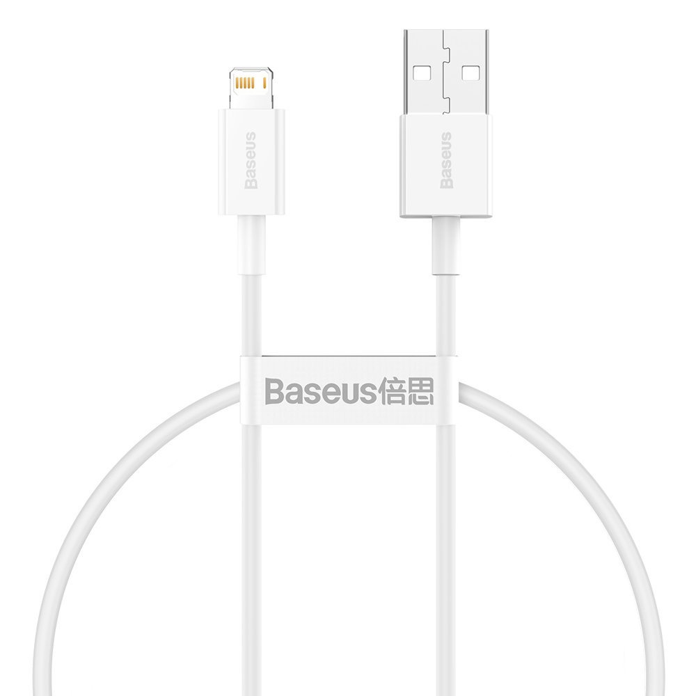 Due cavi bianchi Baseus con connettori Lightning e USB sono uno accanto all'altro.