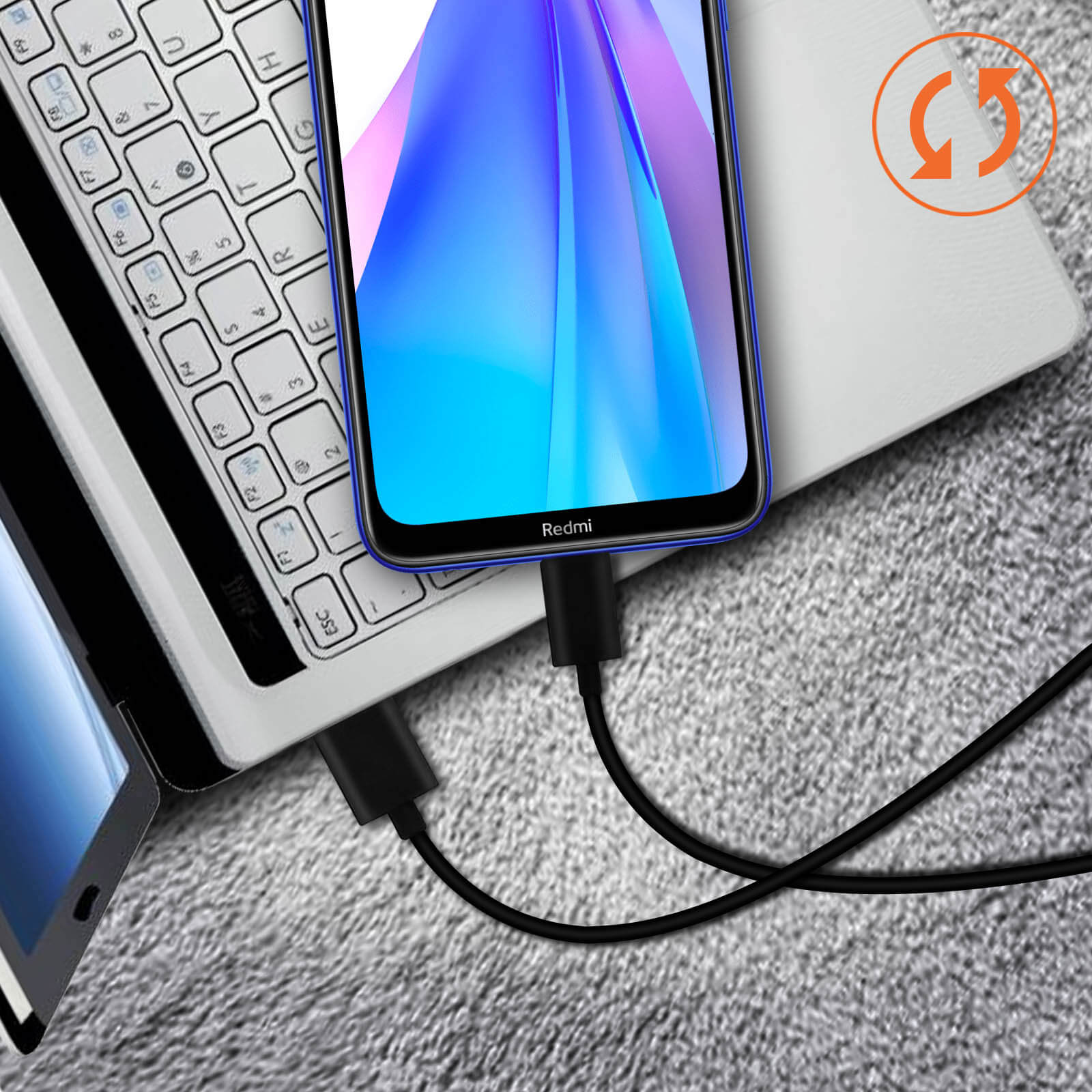 Uno smartphone si collega a un laptop. È visibile un'icona di ricarica.