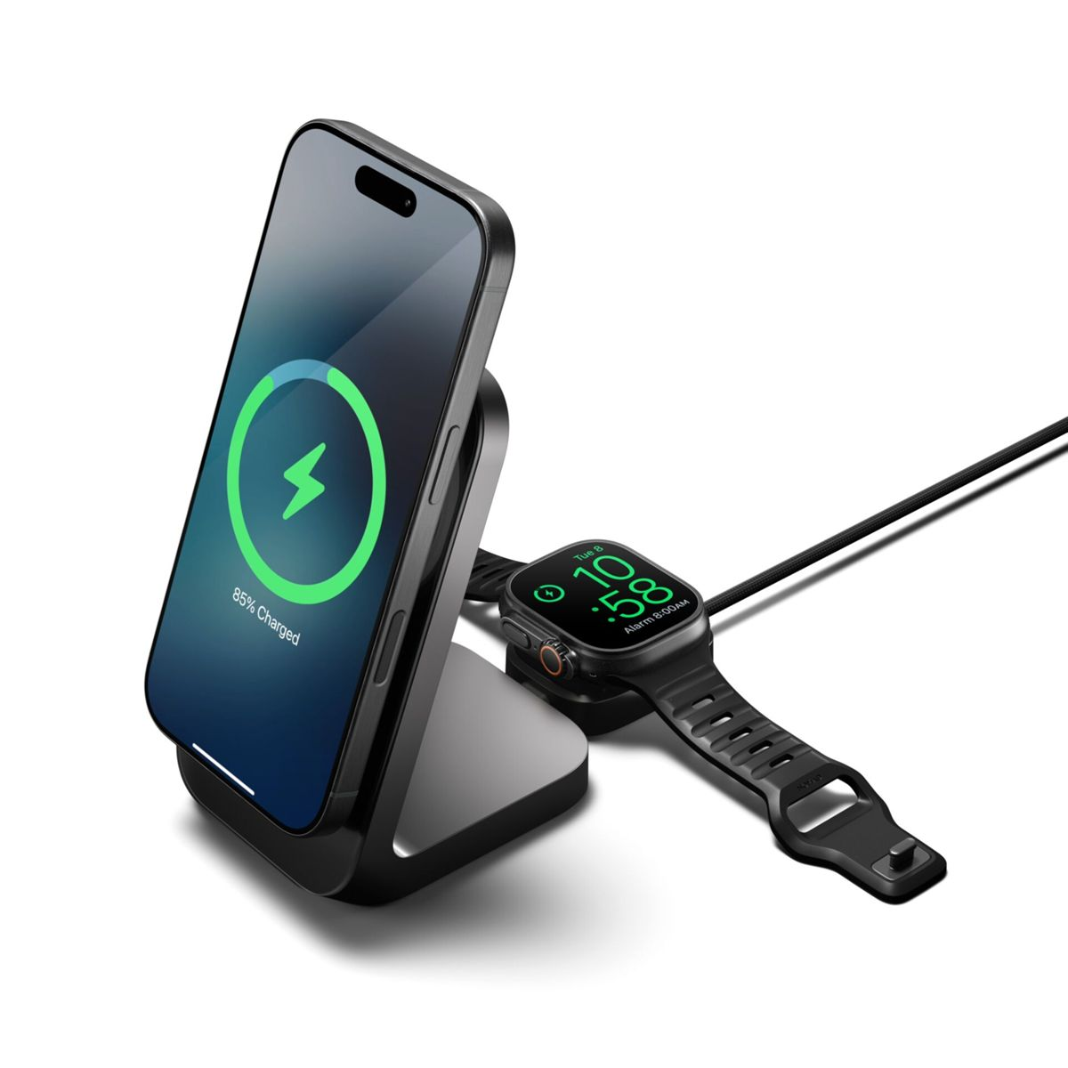 Un telefono si carica su un supporto accanto a uno smartwatch. Entrambi sono neri.