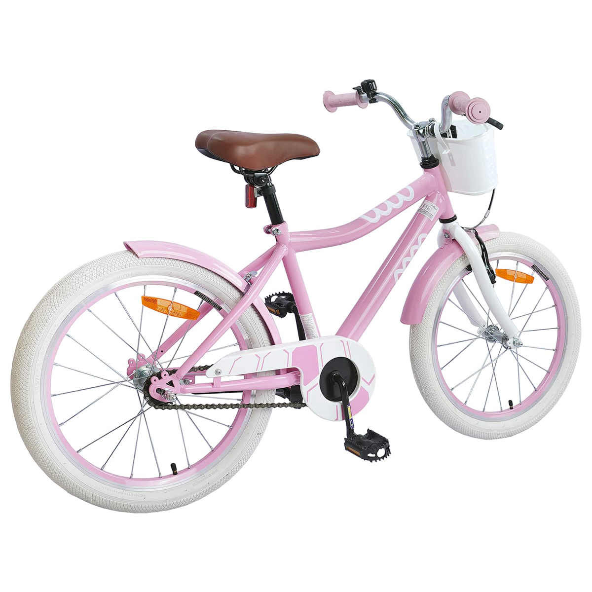 Ein rosafarbenes Kinderfahrrad mit weißen Reifen und einem weißen Korb.