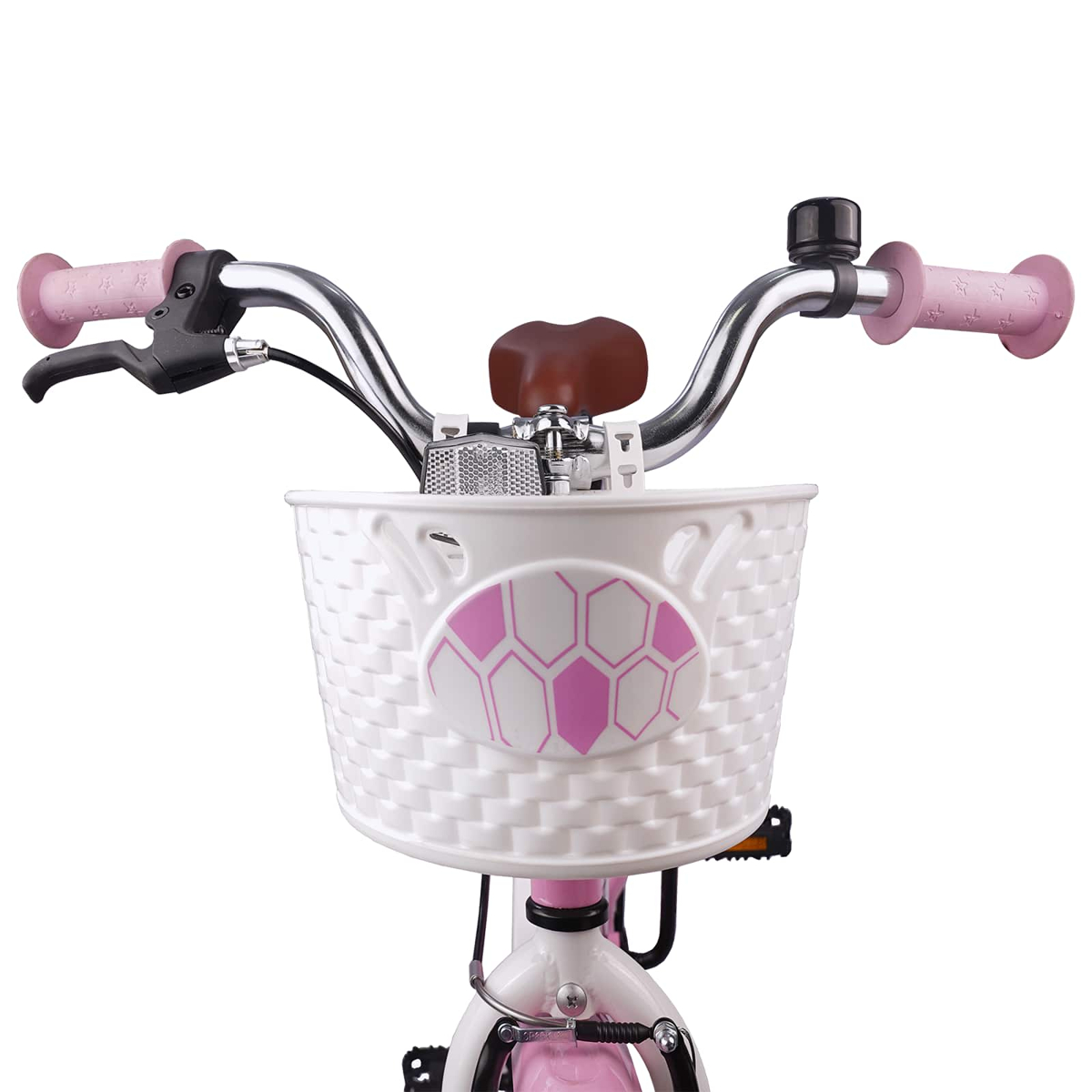 Ein weißer Fahrradkorb mit rosa Mustern vorne, Lenker und brauner Sitz.