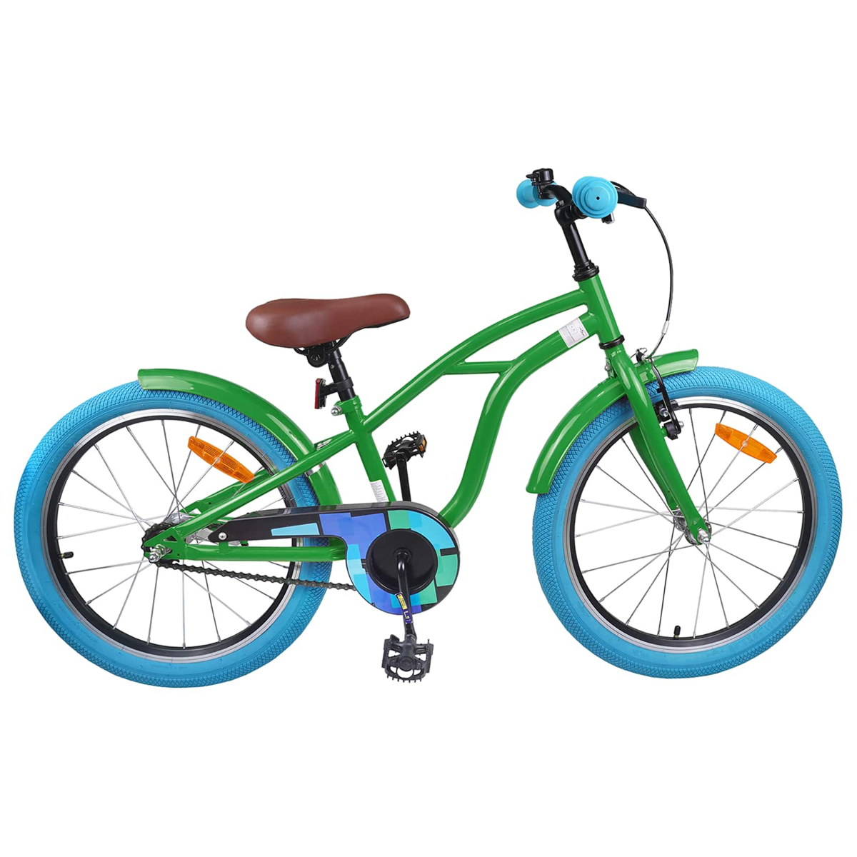 Ein grünes Kinderfahrrad mit blauen Reifen und braunem Sattel.