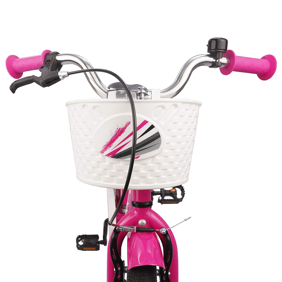 Nahaufnahme des Lenkers eines pinken Kinderfahrrads mit weißem Korb.
