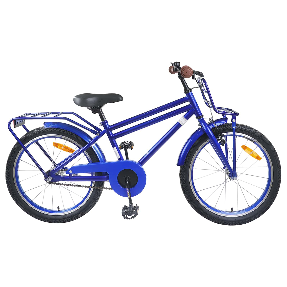Ein blaues Fahrrad mit Gepäckträger und Schutzblechen, freigestellt auf weißem Hintergrund.