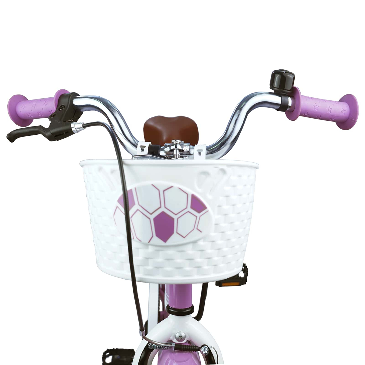 Ein weißer Fahrradkorb mit lila Muster auf einem lila und weißen Kinderfahrrad.