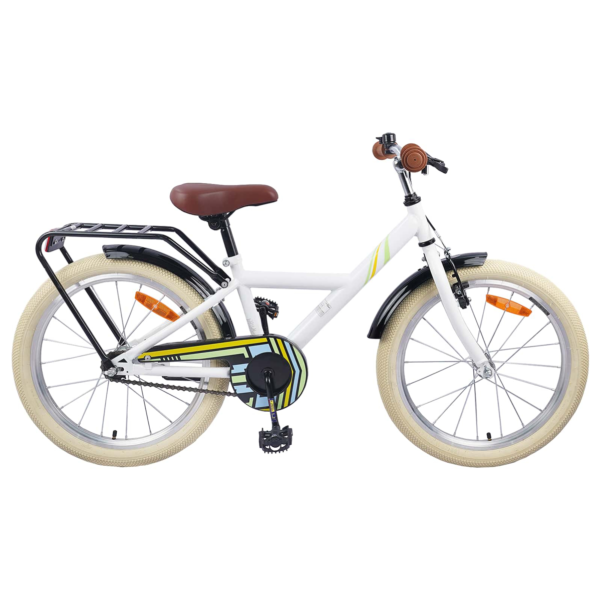 Ein weißes Kinderfahrrad mit braunem Sattel, Gepäckträger und cremefarbenen Reifen.