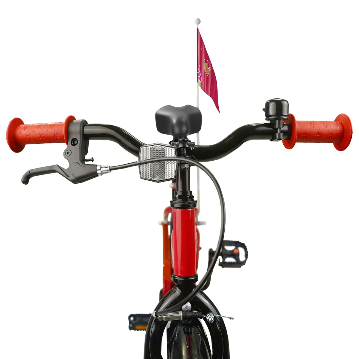 Lenker eines roten Fahrrads mit roten Griffen, einer Klingel und einer kleinen Flagge.