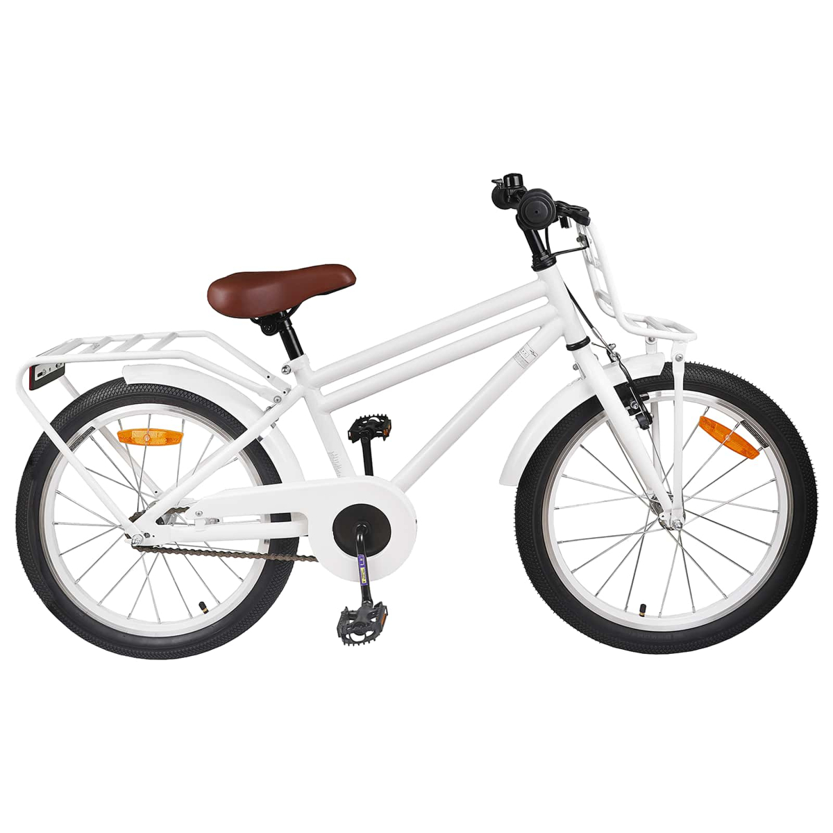 Ein weißes Fahrrad mit braunem Sitz und vorderem Korb ist vor weißem Hintergrund abgebildet.