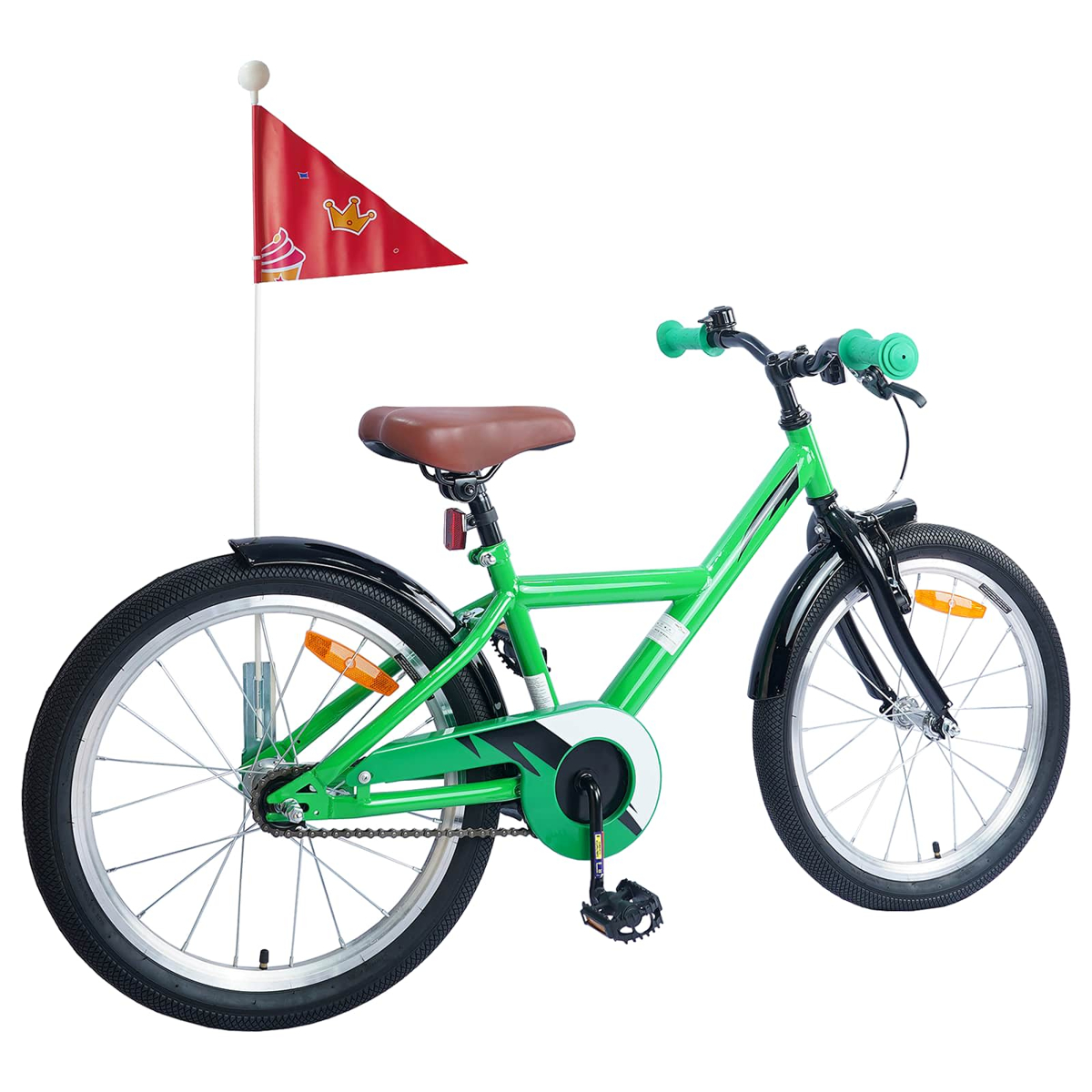 Ein leuchtend grünes Kinderfahrrad mit braunem Sattel und roter Flagge.