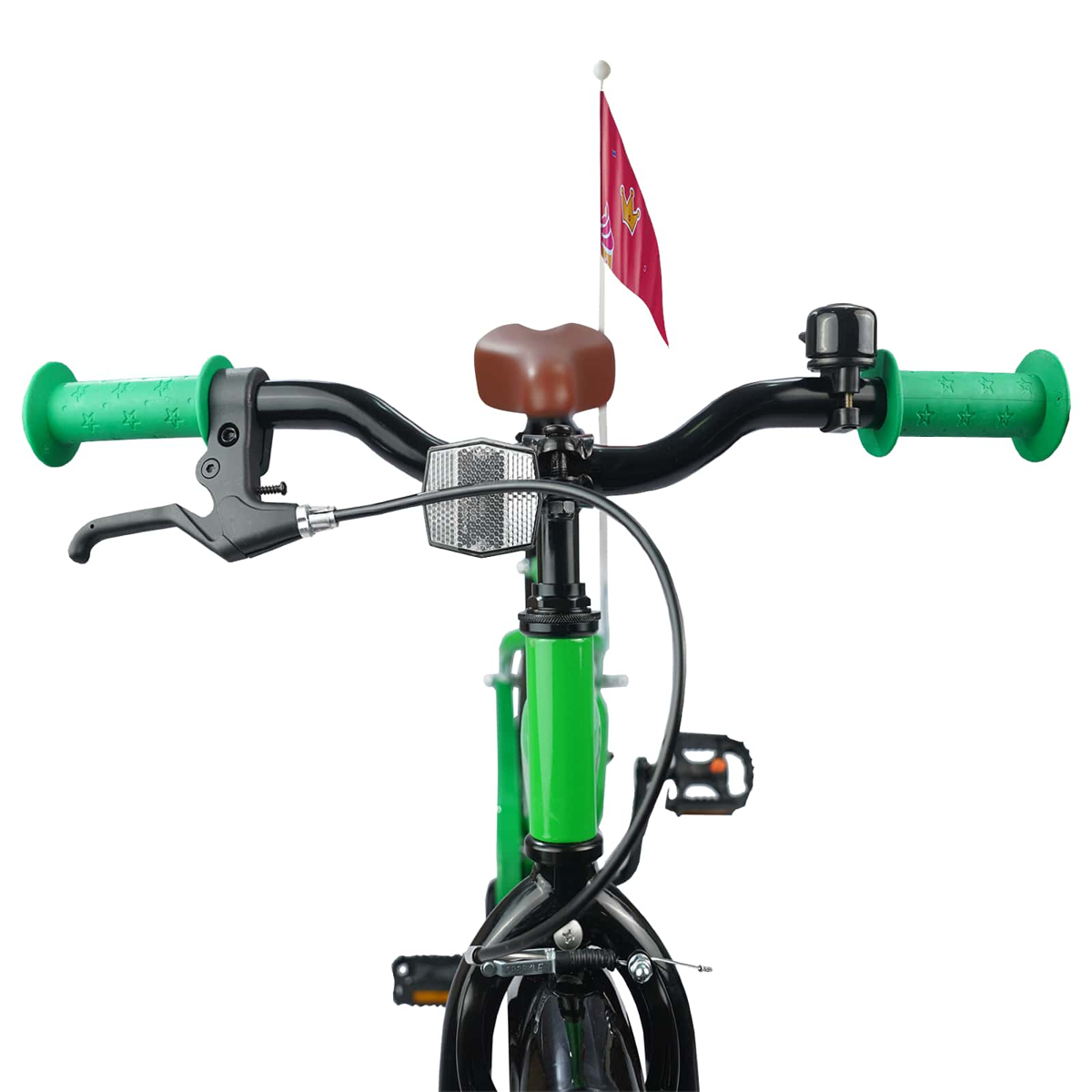 Grüner Kinderfahrradlenker mit braunem Sattel, roter Flagge und Klingel.