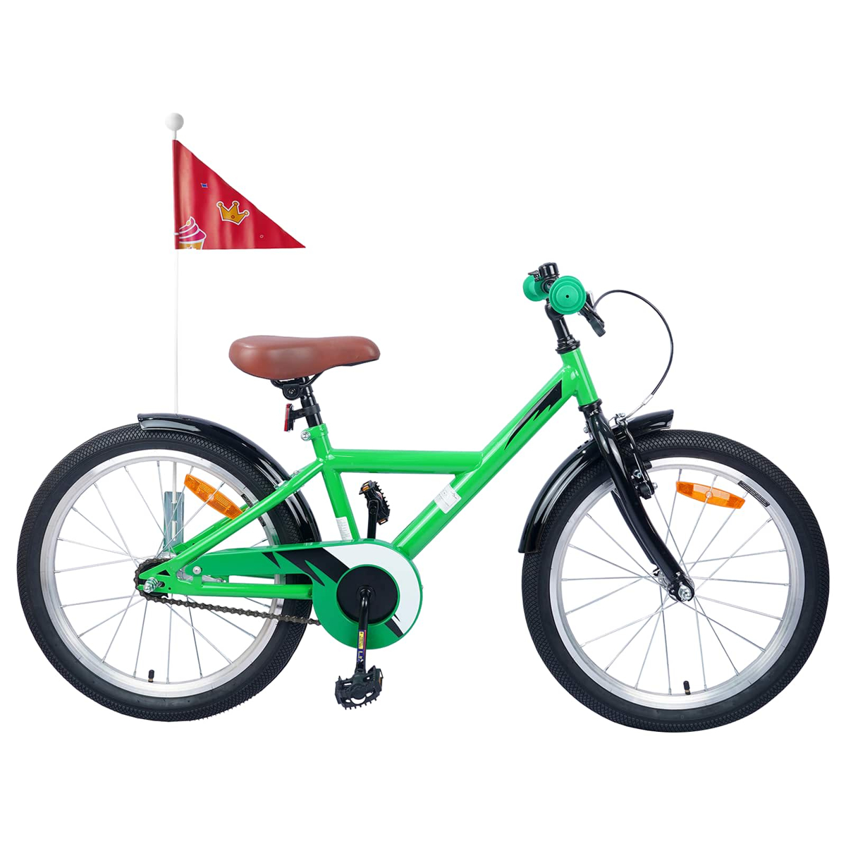 Ein grünes Kinderfahrrad mit braunem Sattel und roter Fahne.