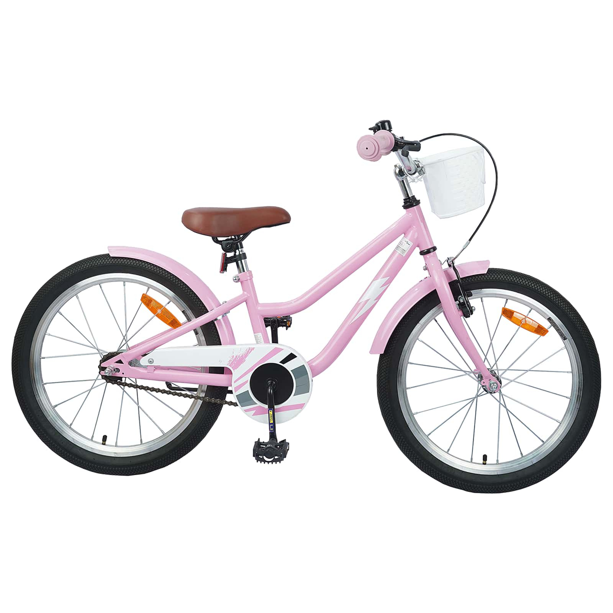 Ein rosafarbenes Kinderfahrrad mit braunem Sattel und weißem Korb.