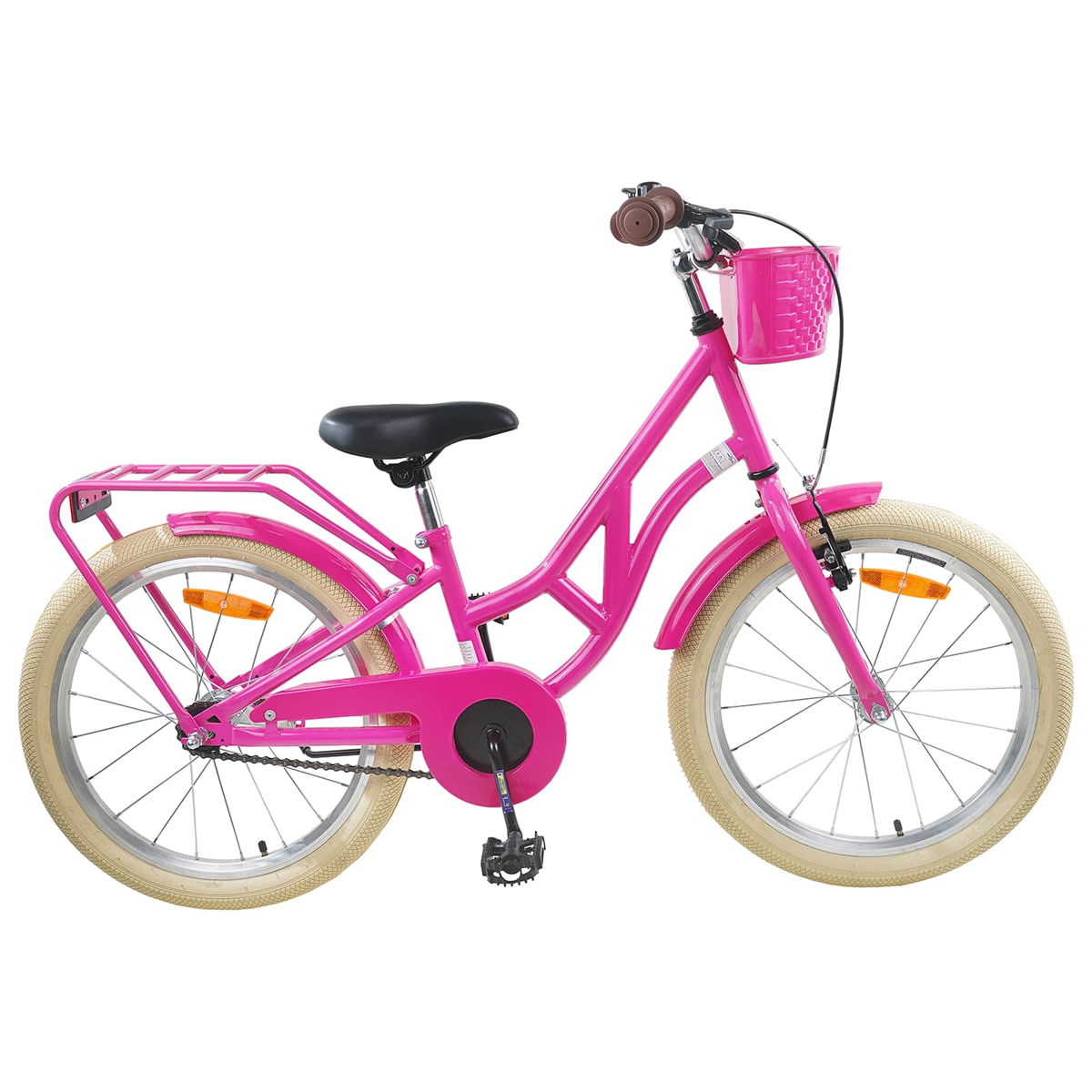 Ein pinkes Kinderfahrrad mit Korb vorne, Gepäckträger hinten und cremefarbenen Reifen.