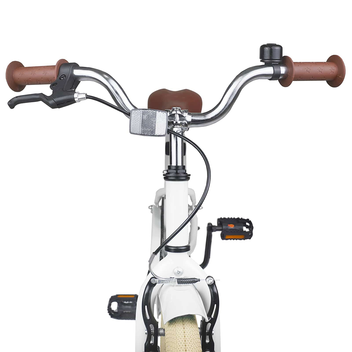 Nahaufnahme des Lenkers und der Vorderseite eines weißen Fahrrads mit braunen Griffen.