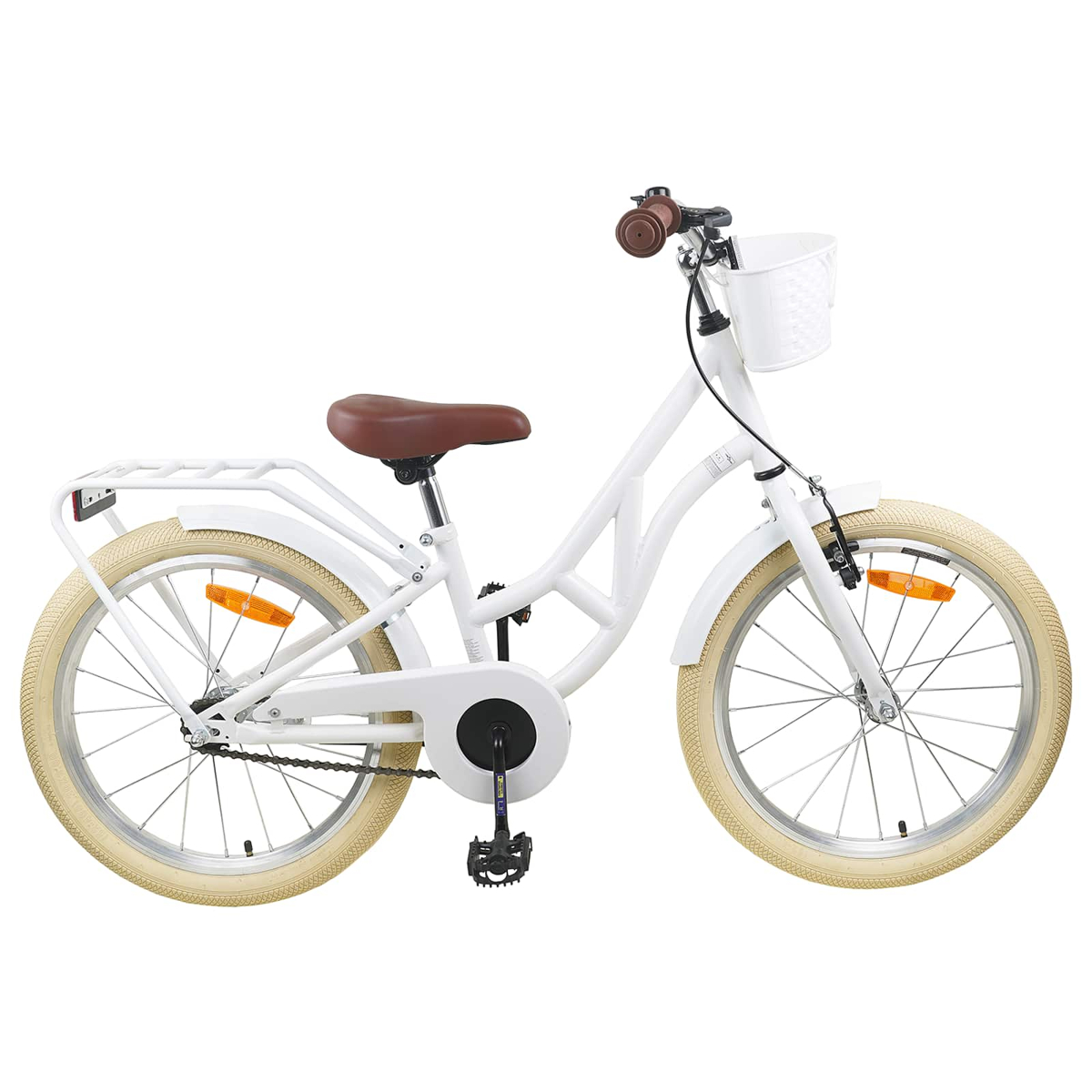 Ein weißes Kinderfahrrad mit braunem Sattel und Griffen und einem weißen Korb.