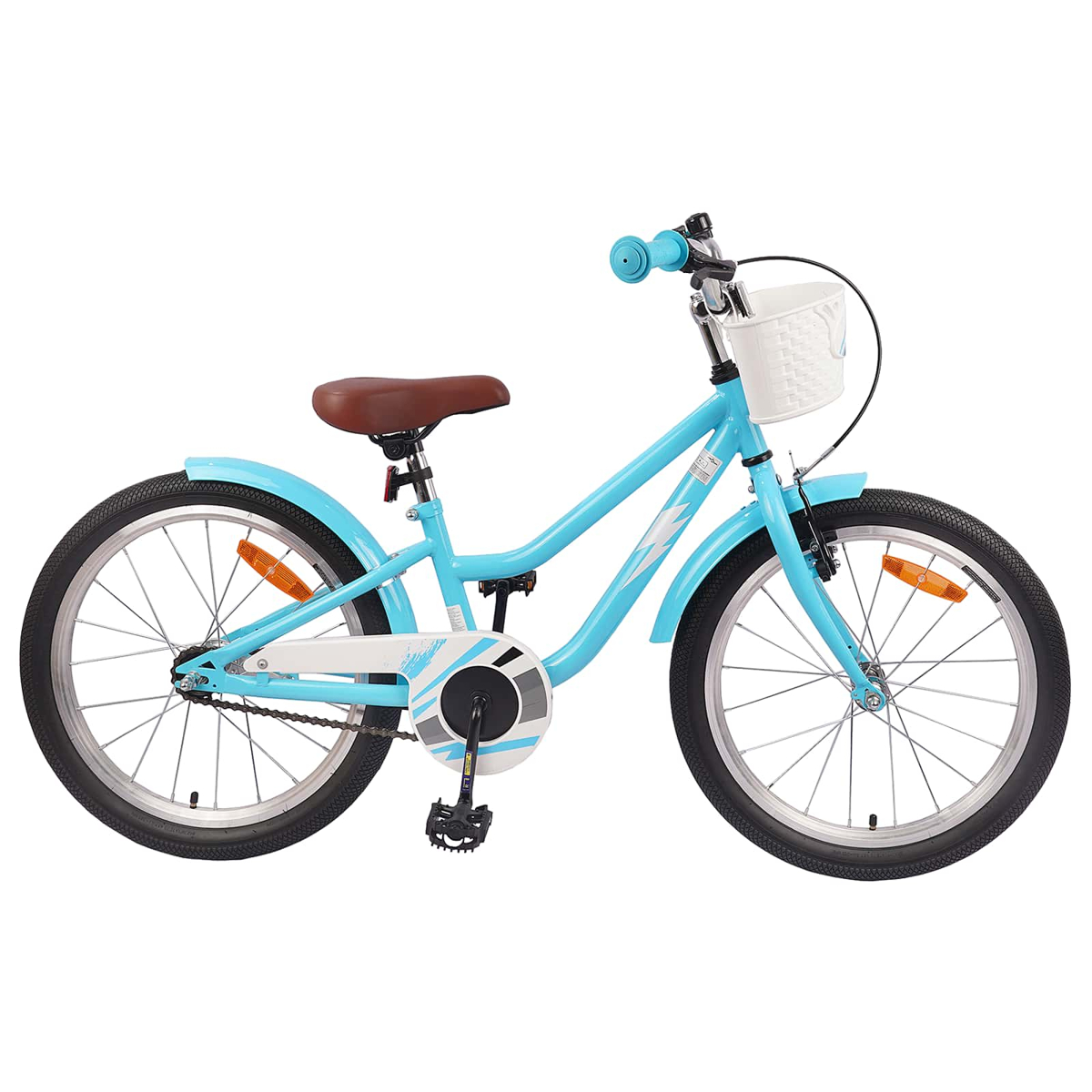 Ein hellblaues Kinderfahrrad mit braunem Sattel und weißem Korb.