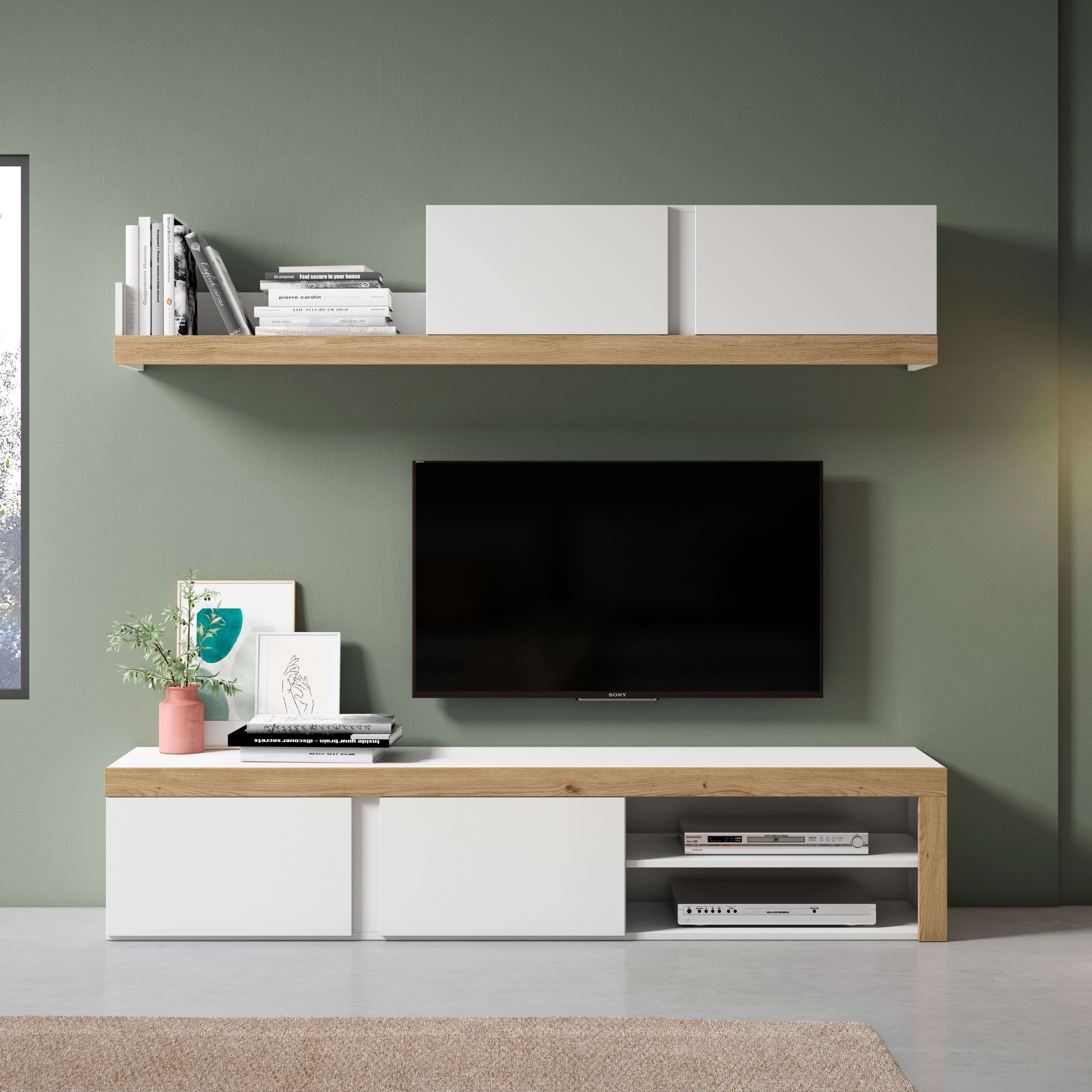 Un mueble de salón moderno con TV, libros y decoración.