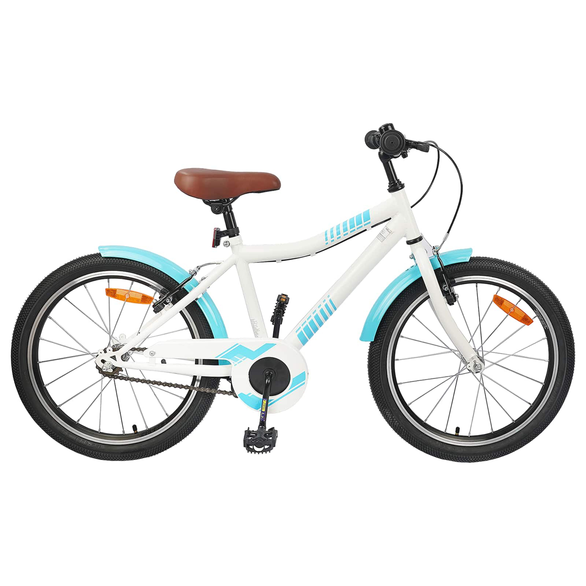 Weißes Kinderfahrrad mit hellblauen Schutzblechen und braunem Sattel.