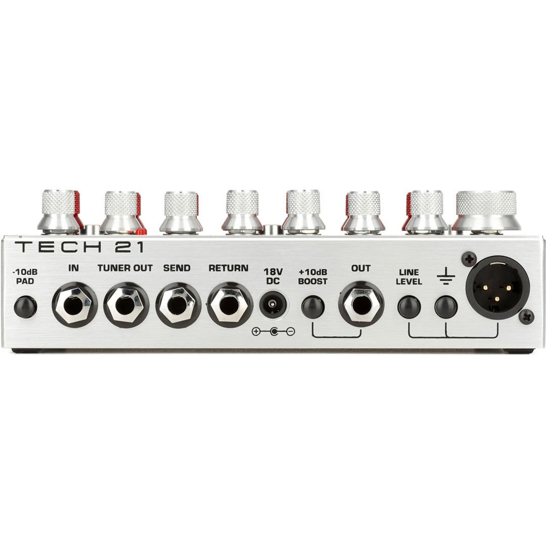 Tech 21 pedalı düğmeler ve jaklar: In, Tuner Out, Send, Return, DC, Boost, Line Out, XLR.