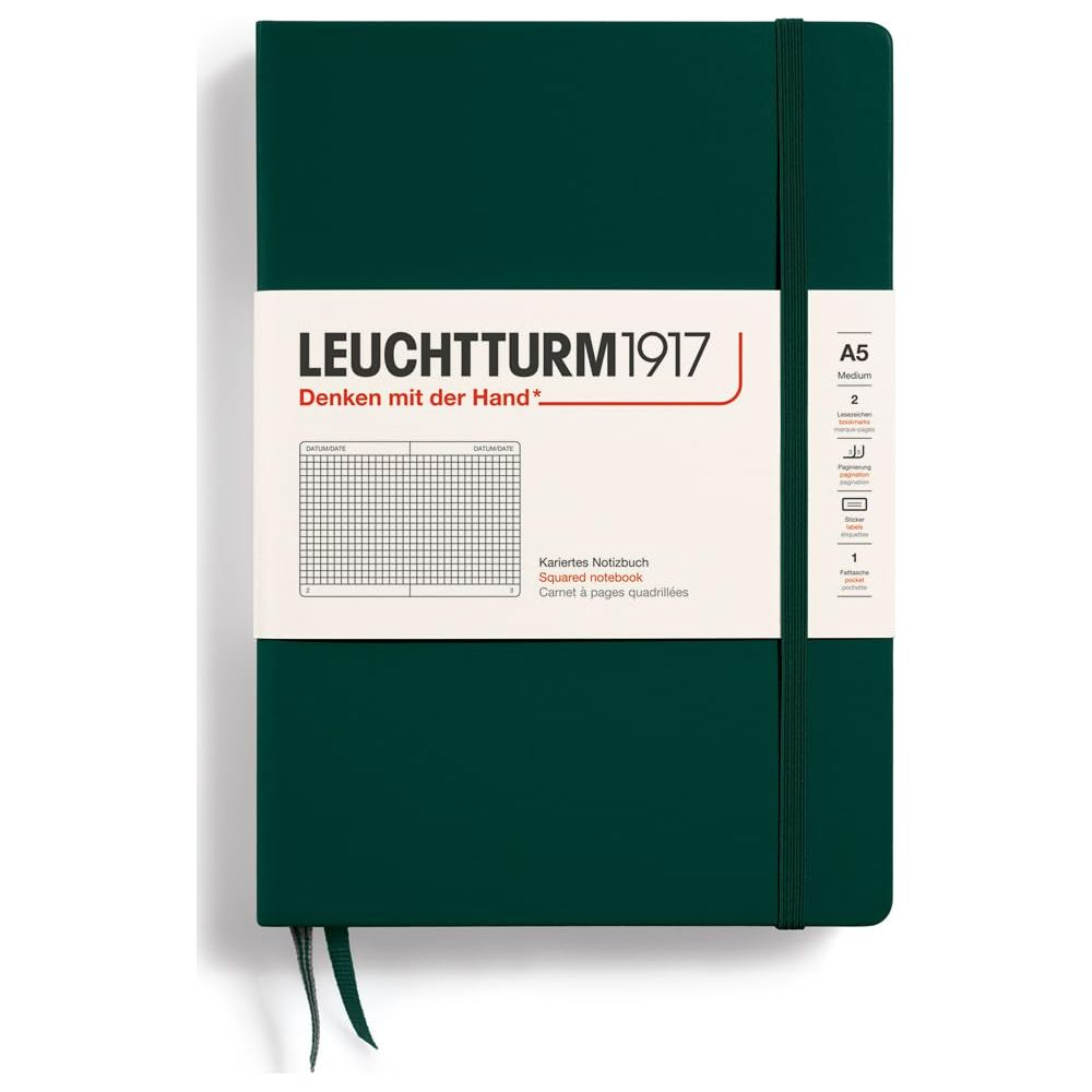 Un carnet Leuchtturm A5 vert foncé avec élastique et marque-page.