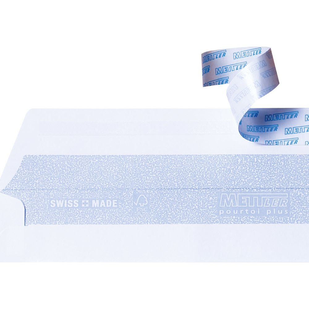 Ein weißer Umschlag mit blauem Muster und dem Schriftzug 