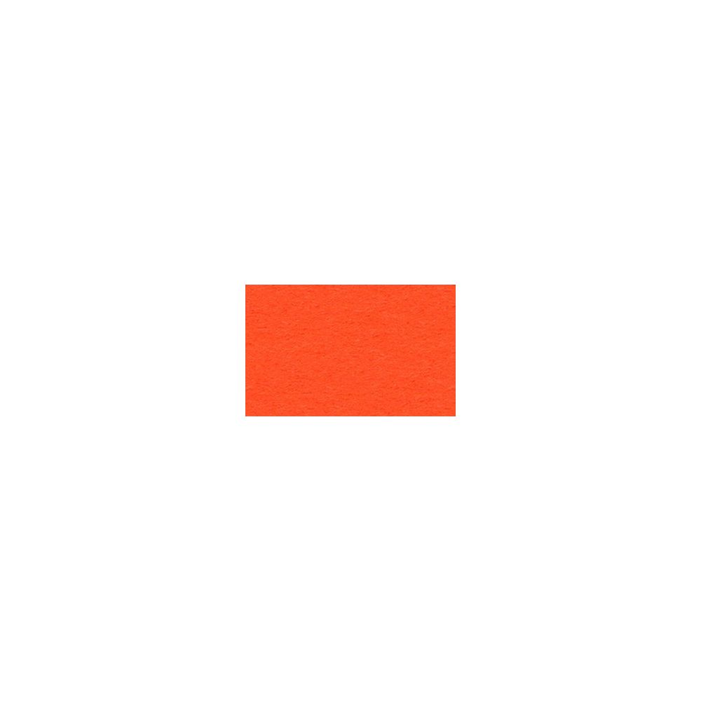 Un rectangle uni de matière orange vif sur fond blanc.