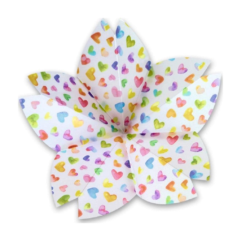 Eine Papierblume mit vielen bunten Herzen auf weißen Blütenblättern.