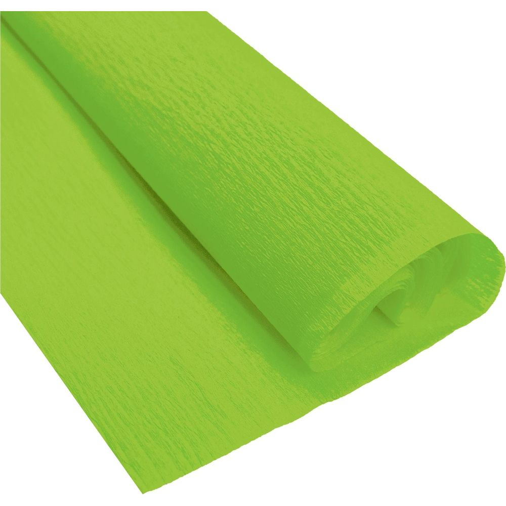 Eine Rolle hellgrünes Krepppapier mit texturierter Oberfläche liegt auf weißem Grund.