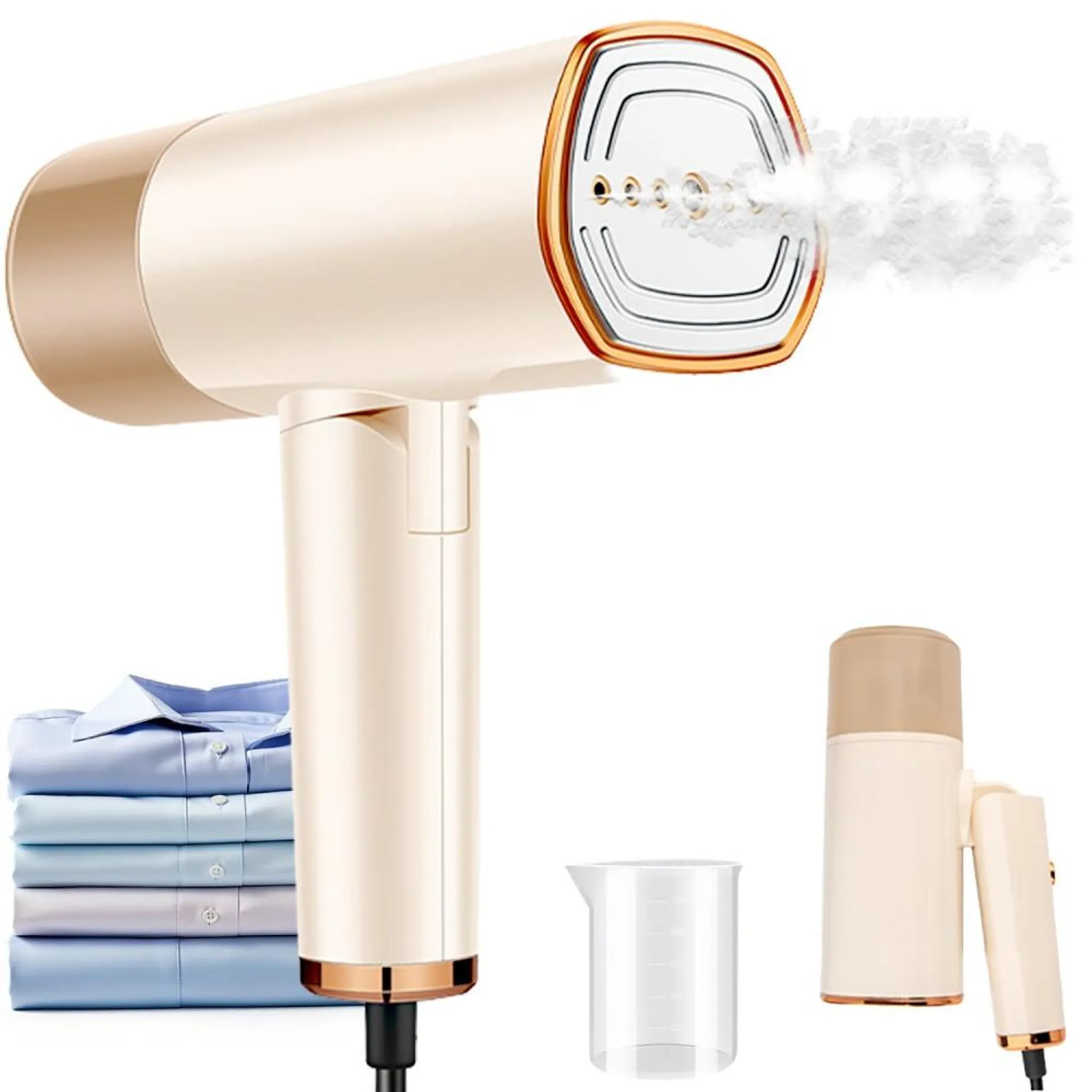Beige Kleidungsdampfer mit Dampf, gestapelten blauen Hemden und Messbecher.
