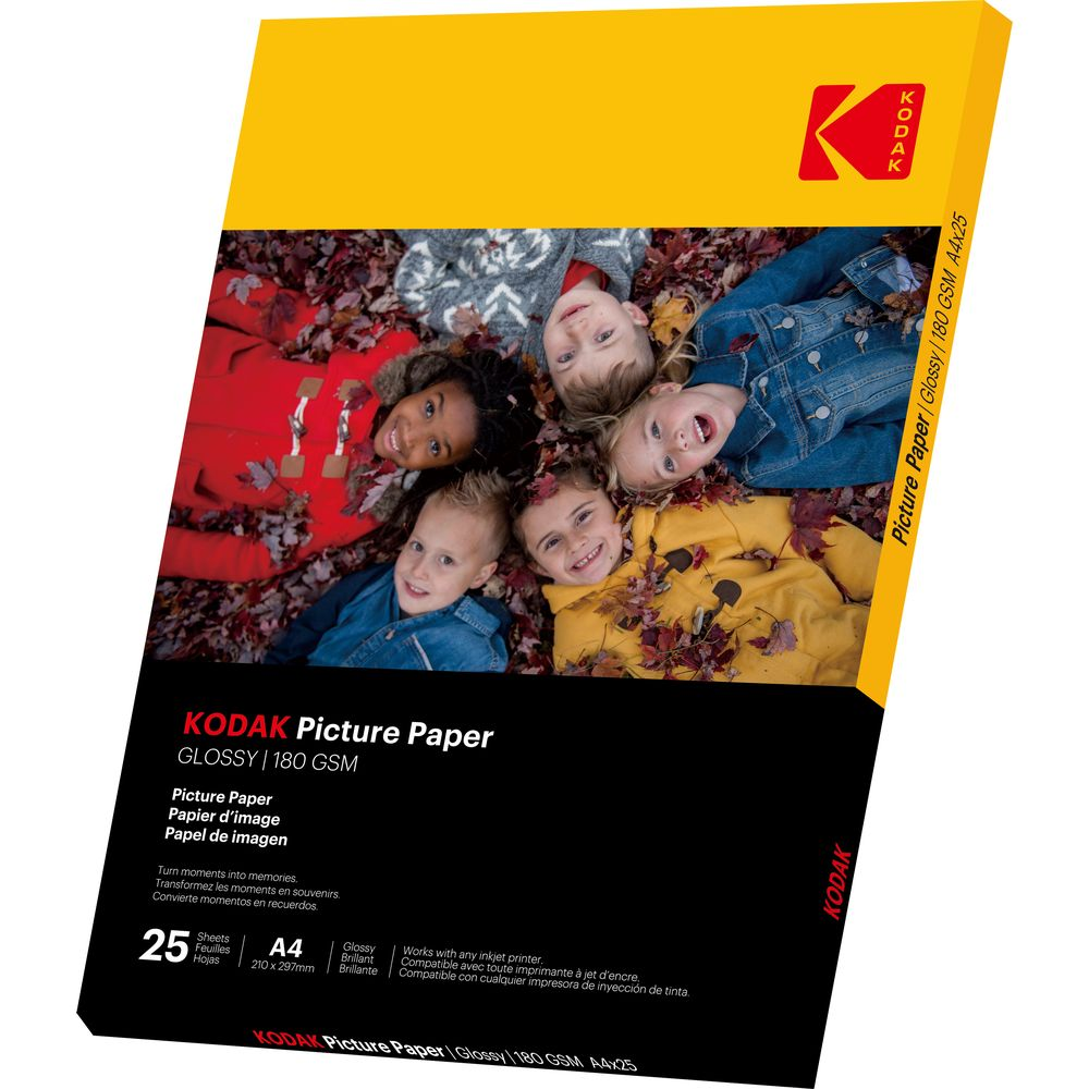 Fünf Kinder liegen lächelnd in Herbstlaub. Kodak Bildpapier-Verpackung.