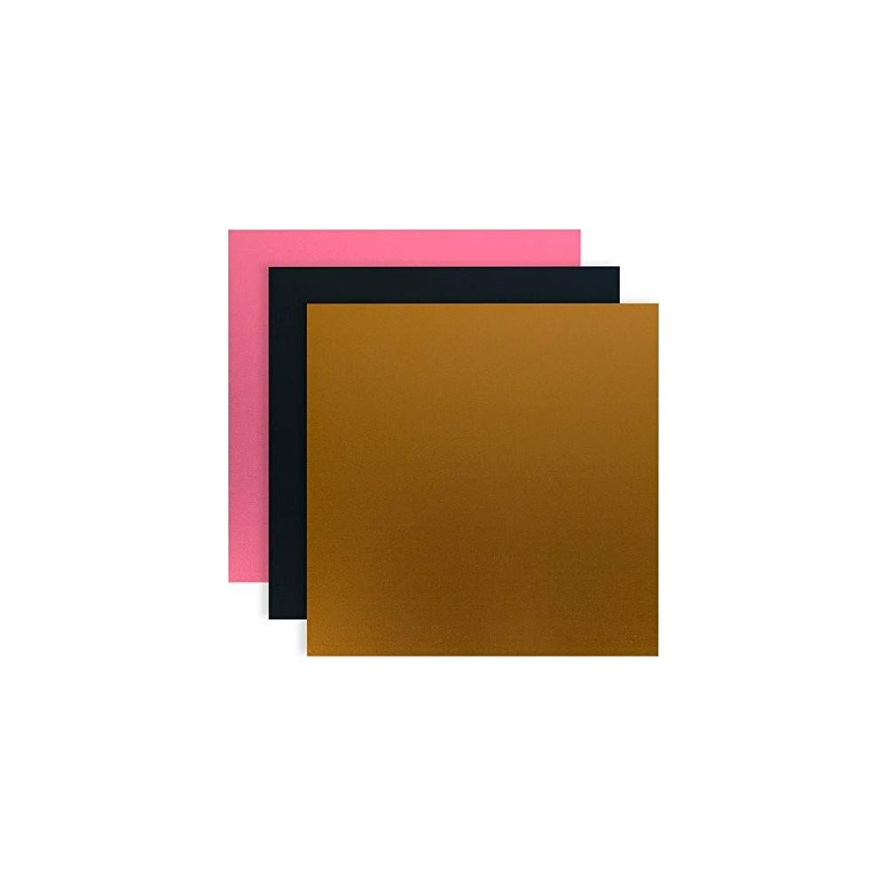 Trois carrés: rose, noir et marron, légèrement décalés les uns sur les autres.