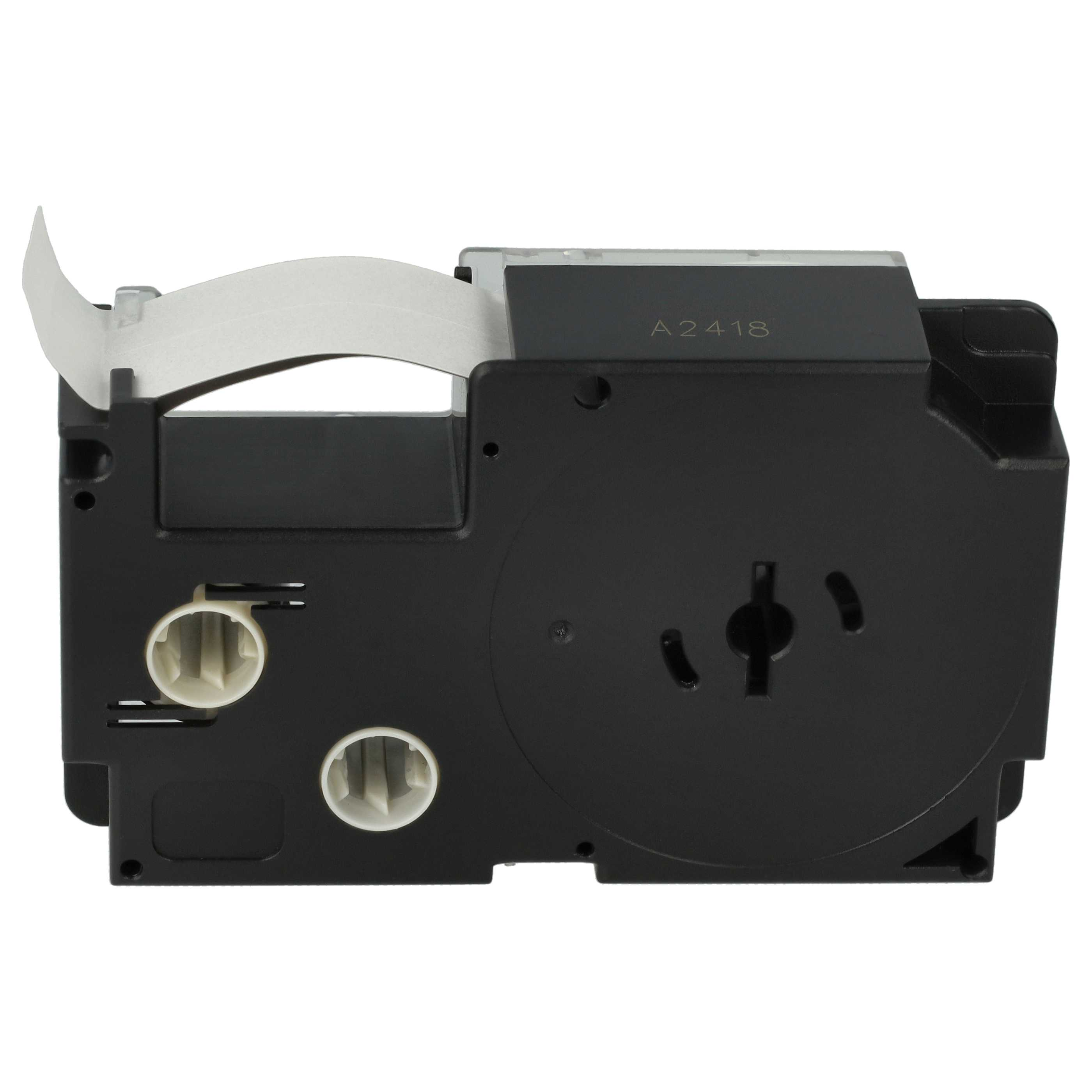 Schwarze Bandkassette mit freigelegtem Band und zwei weißen Rollen, Modell A2418.