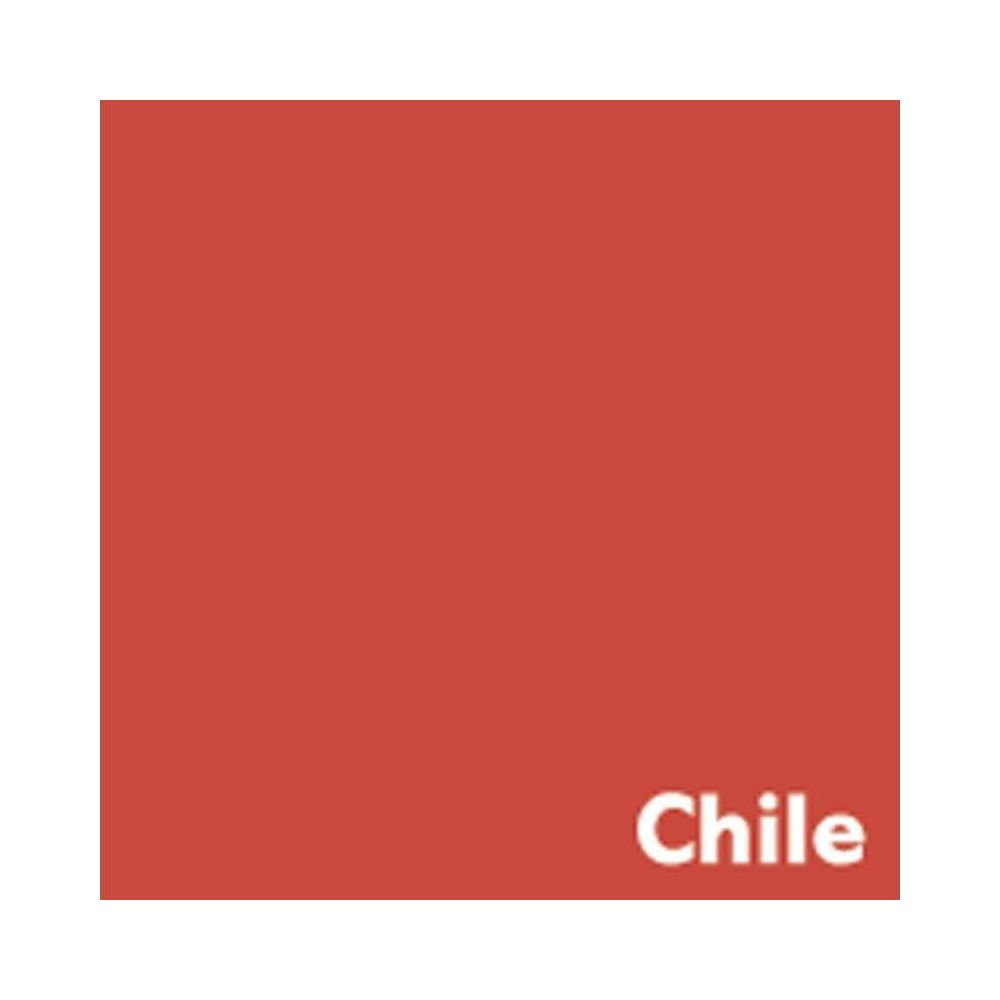 Sfondo rosso con la parola Chile bianca in basso a destra.