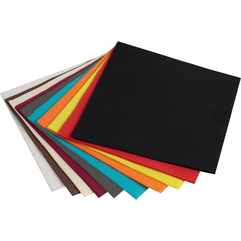 Diversi tovaglioli di stoffa colorati disposti a ventaglio.