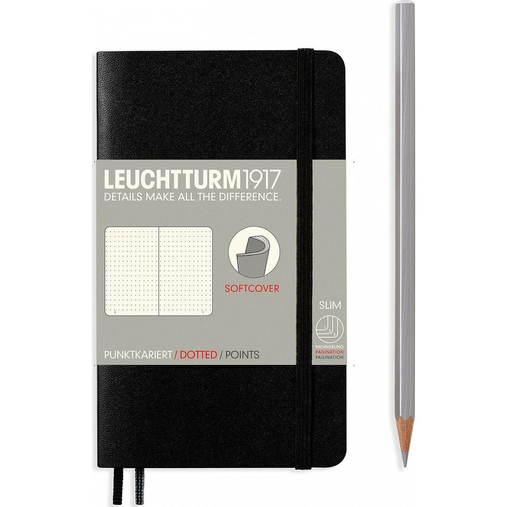 Schwarzes Notizbuch mit Bleistift. "Leuchtturm1917" Logo und Punktdesign.