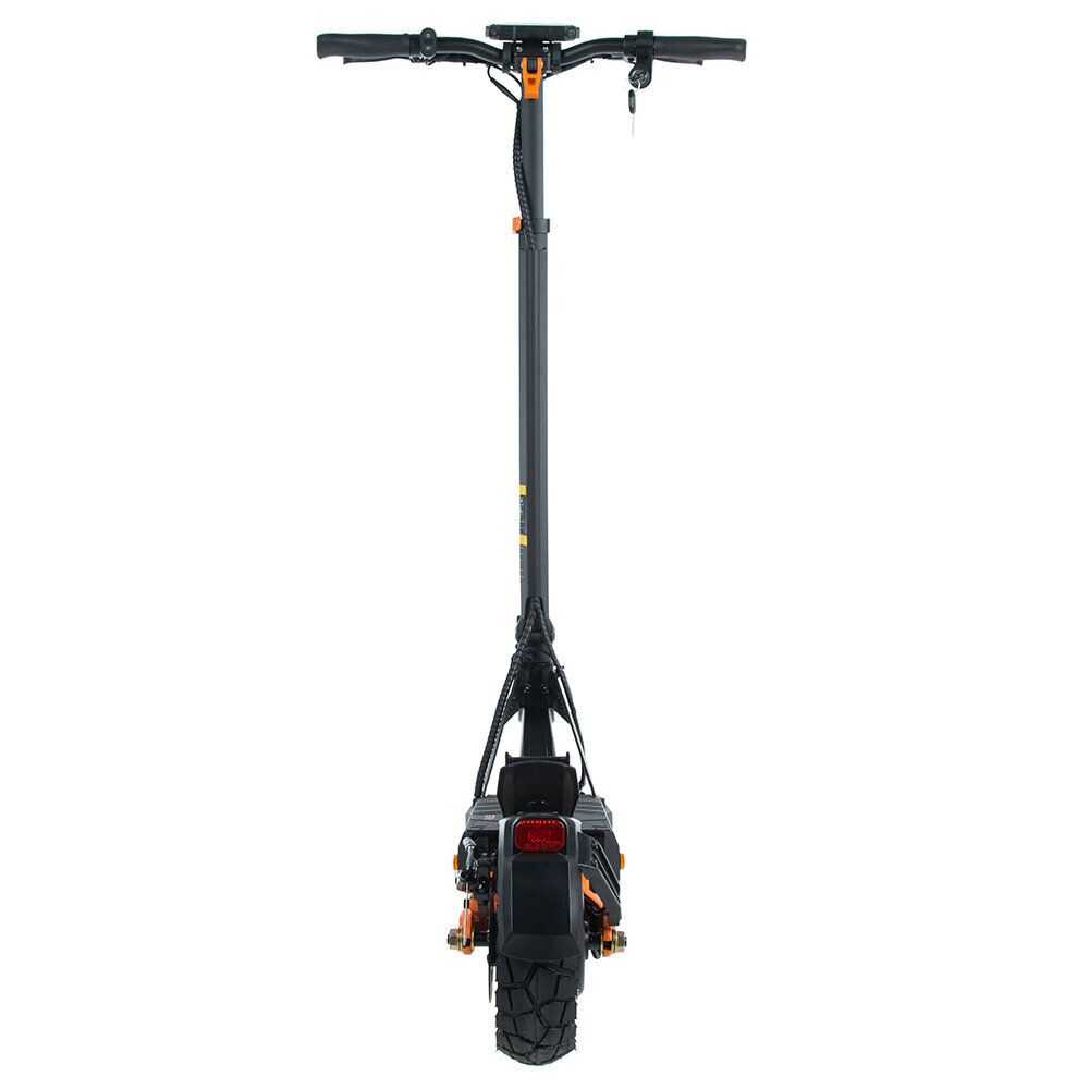 Un patinete eléctrico negro con detalles naranjas, visto desde atrás sobre fondo blanco.